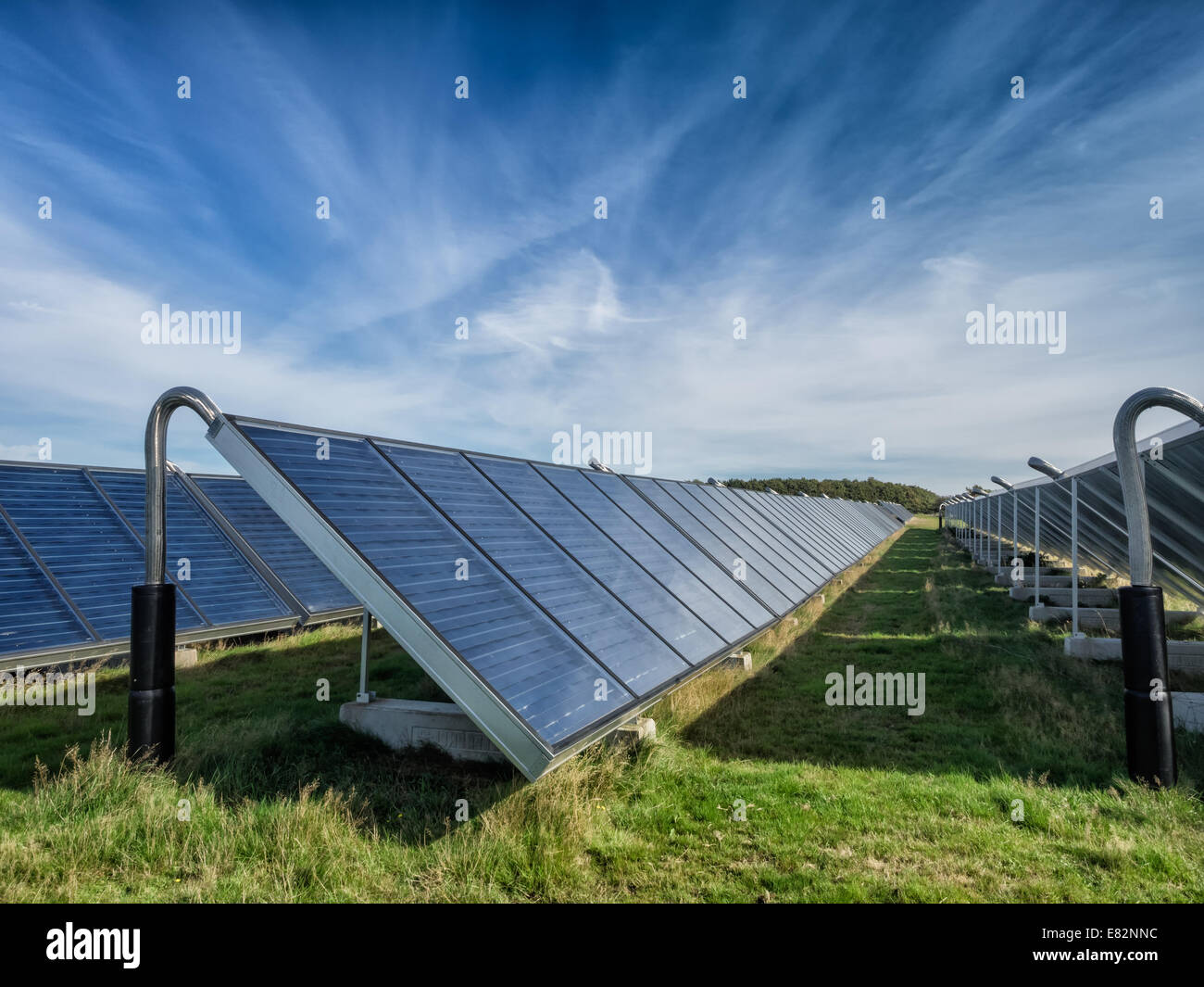 Riscaldamento di acqua solare sistema in grande scala Foto Stock