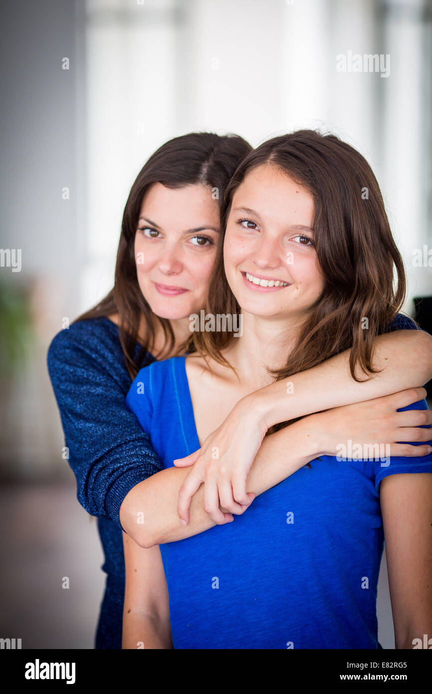 Ragazza adolescente e sua madre. Foto Stock