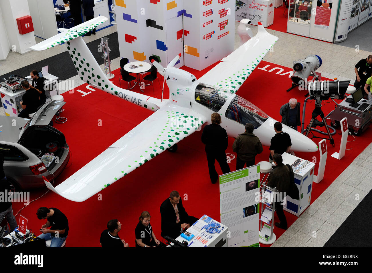 Brno, Repubblica Ceca. Il 29 settembre 2014. La Fiera Internazionale dell'ingegneria (MSV) in Brno, Repubblica Ceca Lunedì, 29 settembre 2014. Brno University of Technology di stand. Credito: Vaclav Salek/CTK foto/Alamy Live News Foto Stock