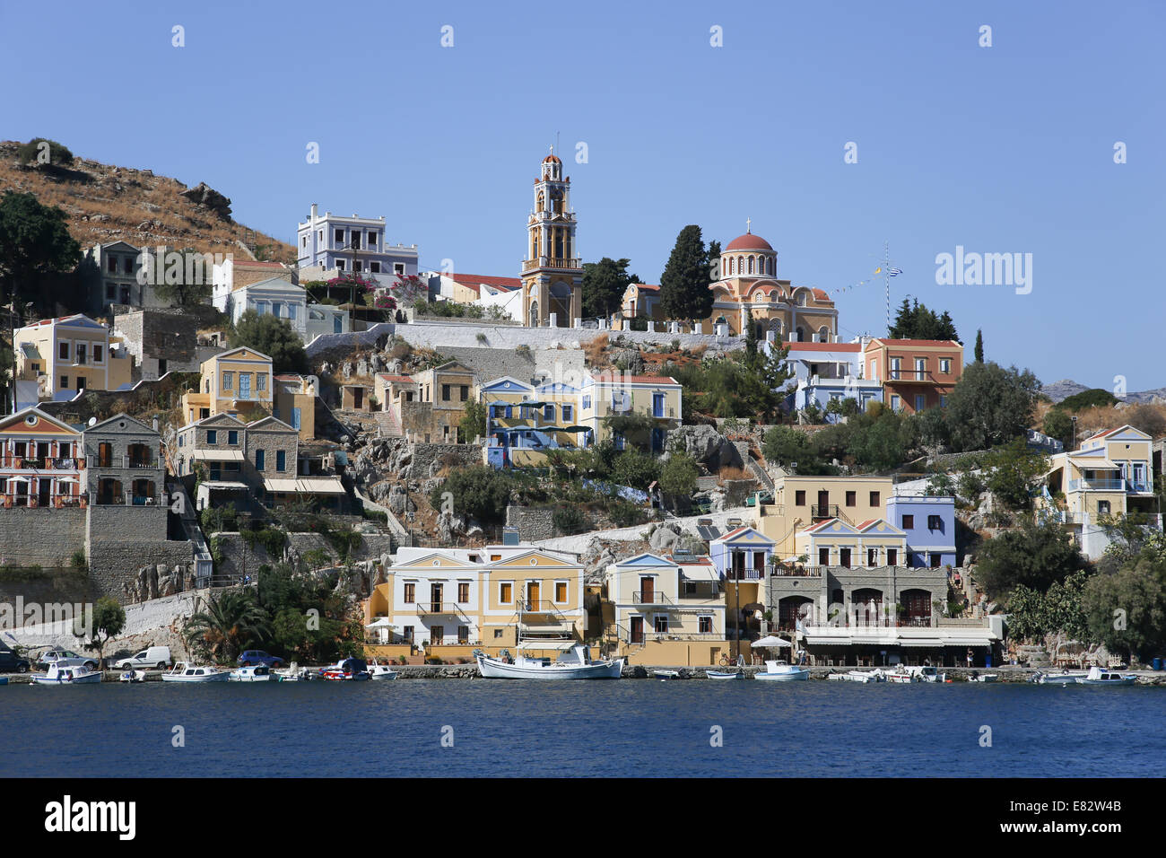 La città di Symi sull'isola greca di Symi Foto Stock