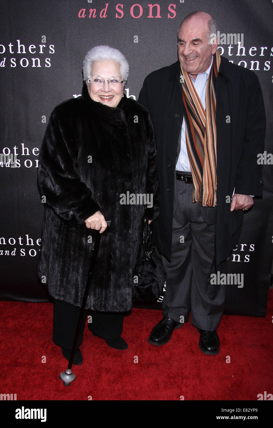 Serata di apertura per il gioco di Broadway 'Maltri figli e' al Golden Theatre - Arrivi. Dotato di: Marilyn Horne,Bob Schear dove: New York New York, Stati Uniti quando: 24 Mar 2014 Foto Stock