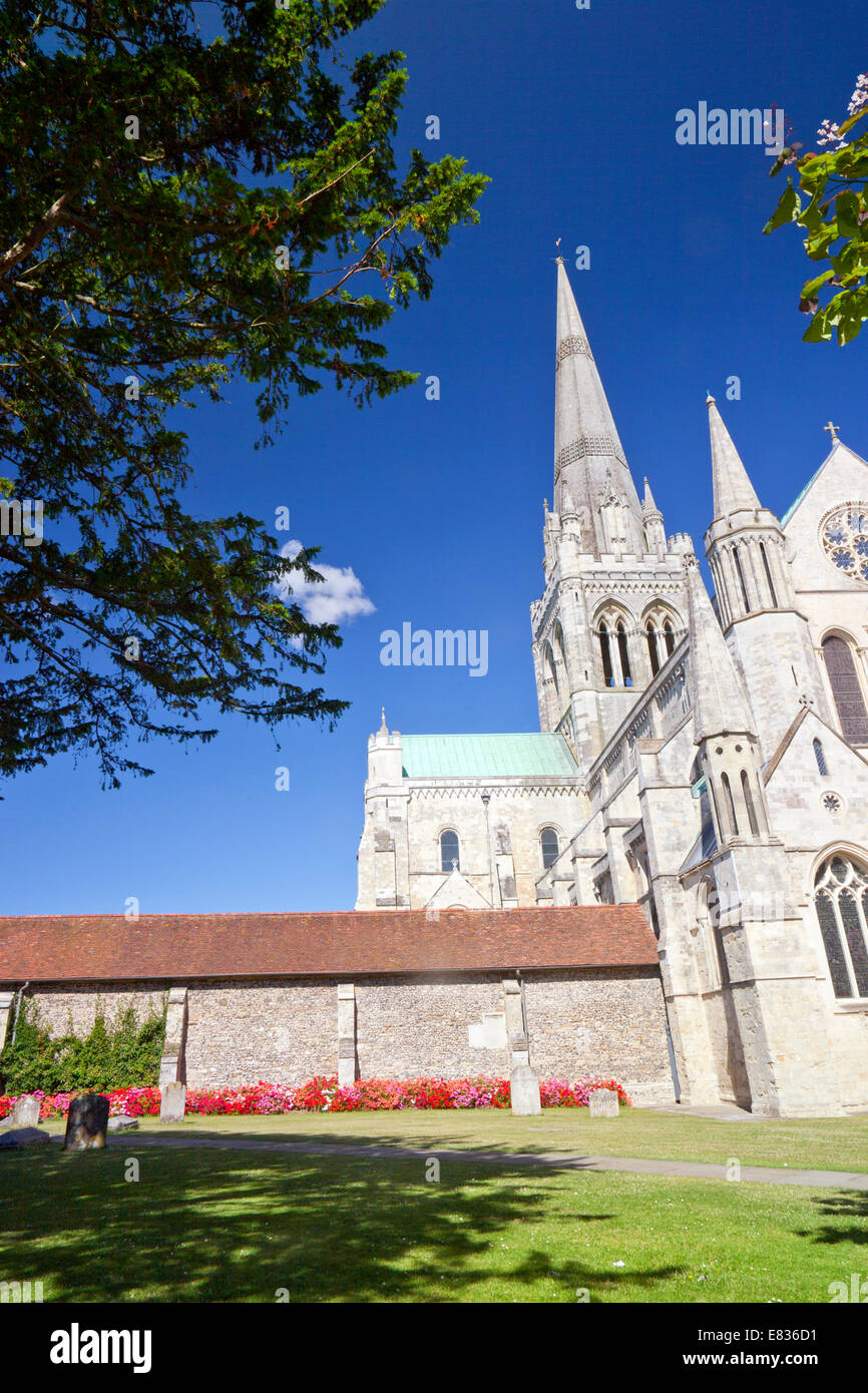 La Chiesa Cattedrale della Santissima Trinità a Chichester, West Sussex, in Inghilterra, Regno Unito Foto Stock