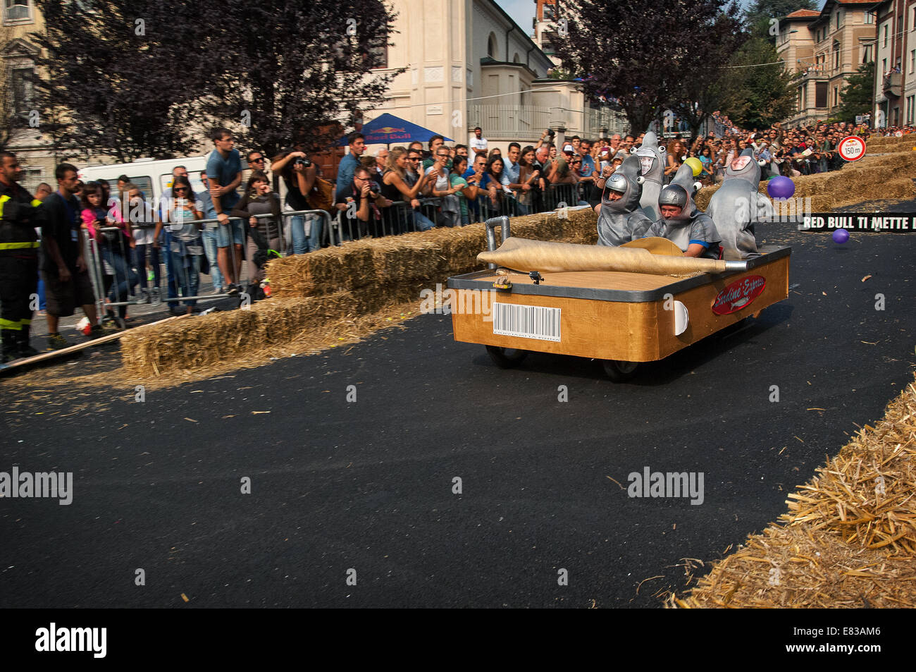 Italia Piemonte Torino. 28 Sep, 2014. Red Bull soapbox 2014 è una gara tra i piloti e costruttori di veicoli senza motore " Sardine Express " Credito: Davvero Facile Star/Alamy Live News Foto Stock