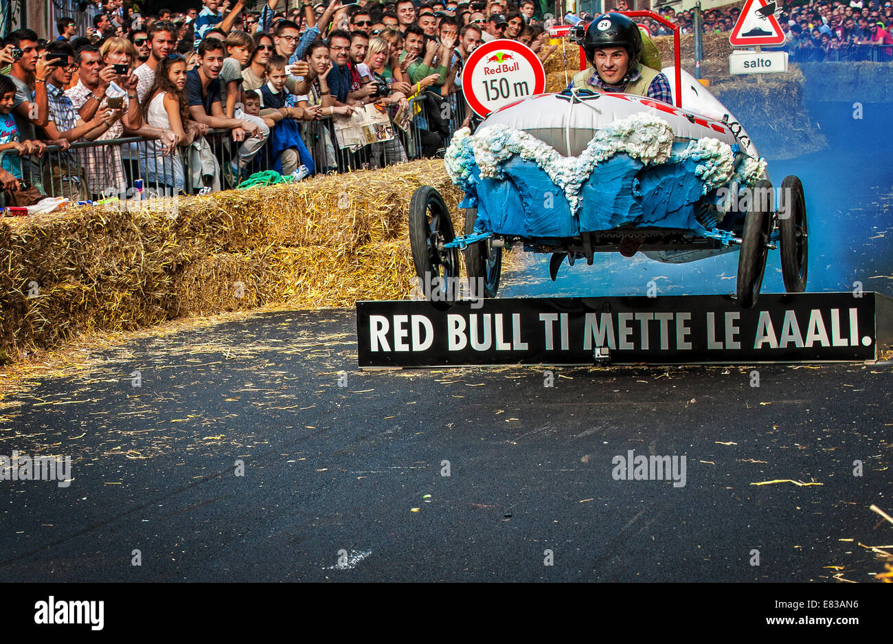 Italia Piemonte Torino. 28 Sep, 2014. Red Bull soapbox 2014 è una gara tra i piloti e costruttori di veicoli senza motore -squalo attacca ' Credito: Davvero Facile Star/Alamy Live News Foto Stock