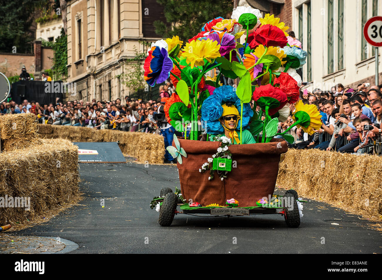 Italia Piemonte Torino. 28 Sep, 2014. Red Bull soapbox 2014 è una gara tra i piloti e costruttori di veicoli senza motore - Flower Power ' Credito: Davvero Facile Star/Alamy Live News Foto Stock