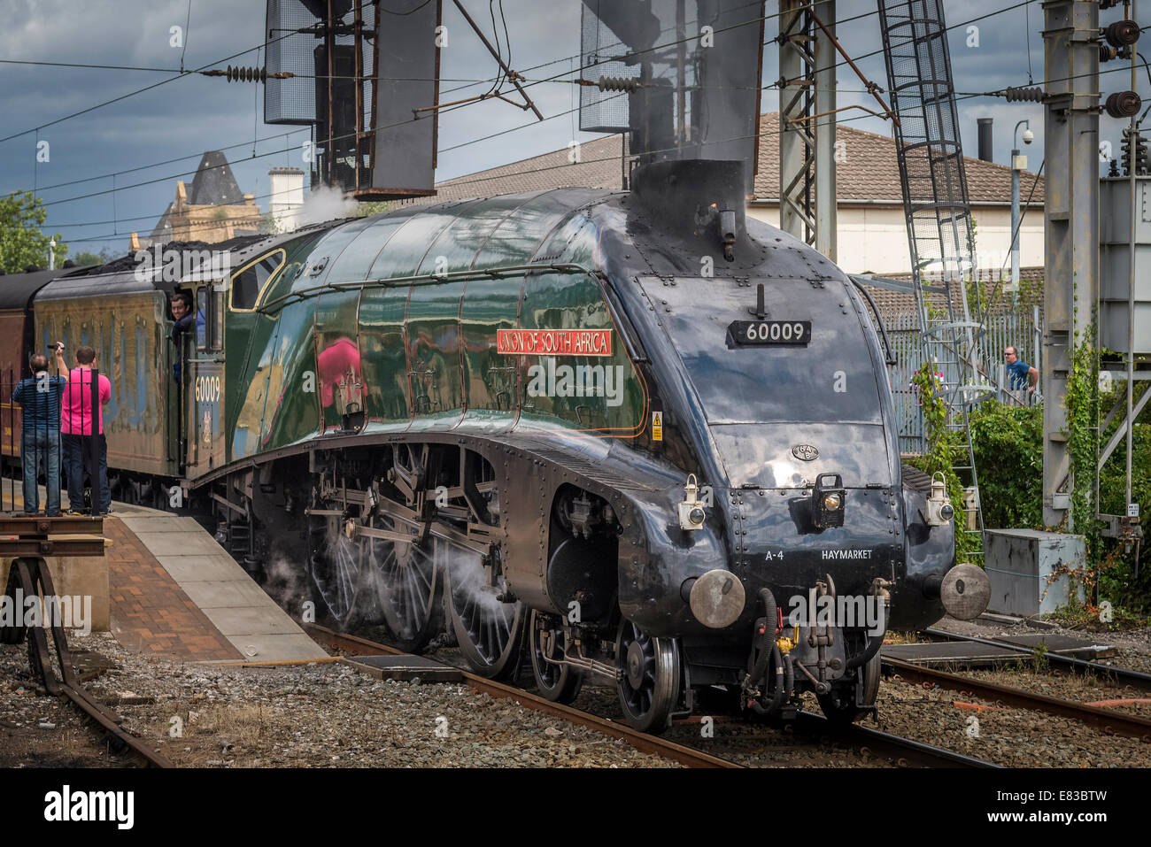 L'A4 Pacific locomotiva a vapore Unione del Sud Africa a Warrington Bank Quay station en-route a Holyhead nel Galles del Nord. Foto Stock