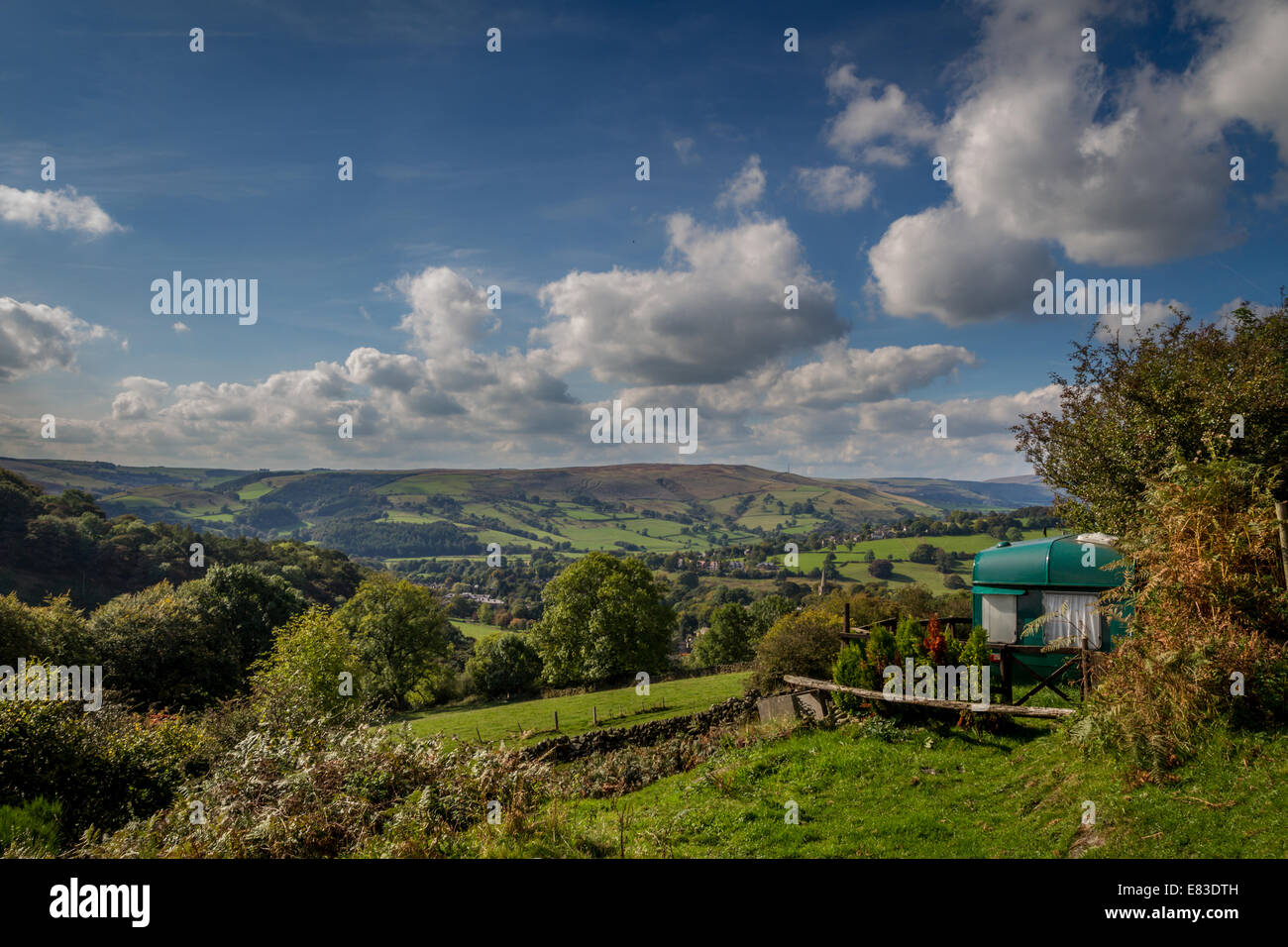 Alloggio alternativo - una vista con una camera. Vivere fuori dalla griglia. Derbyshire, Regno Unito Foto Stock