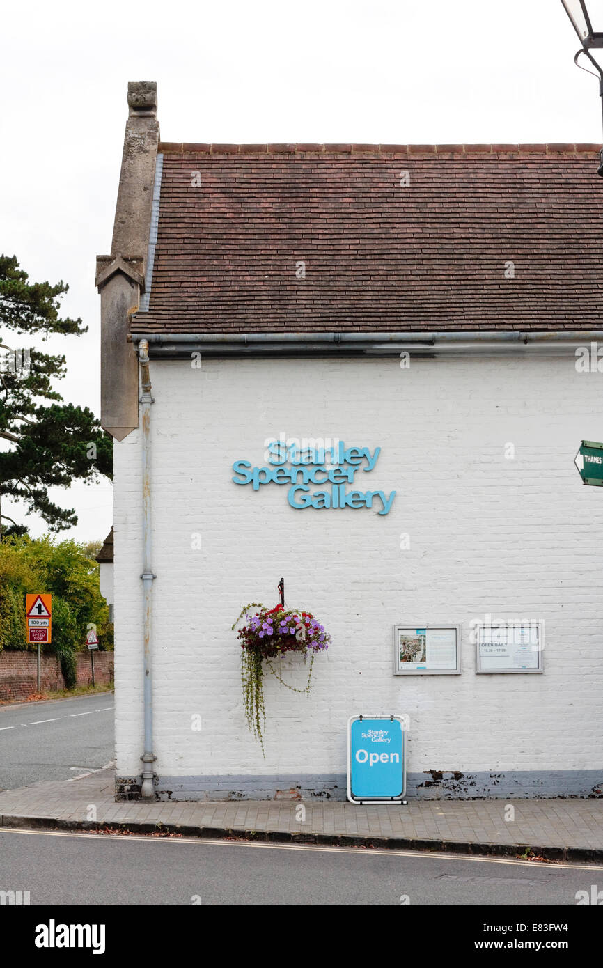 Colpo verticale della Stanley Spencer Gallery esterno. Cookham, Berkshire, Regno Unito Foto Stock