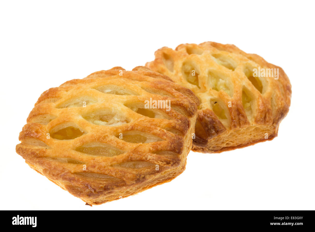 Reticolo due puff pastry torte di mele - studio shot con uno sfondo bianco Foto Stock