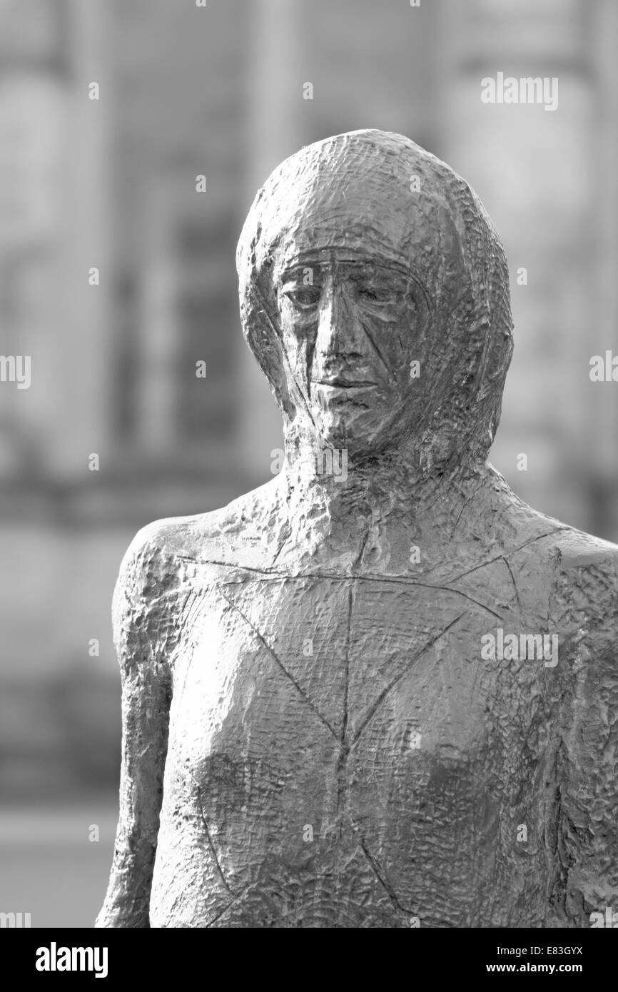 A piedi la statua della Madonna nella motivazione della Cattedrale di Salisbury Foto Stock