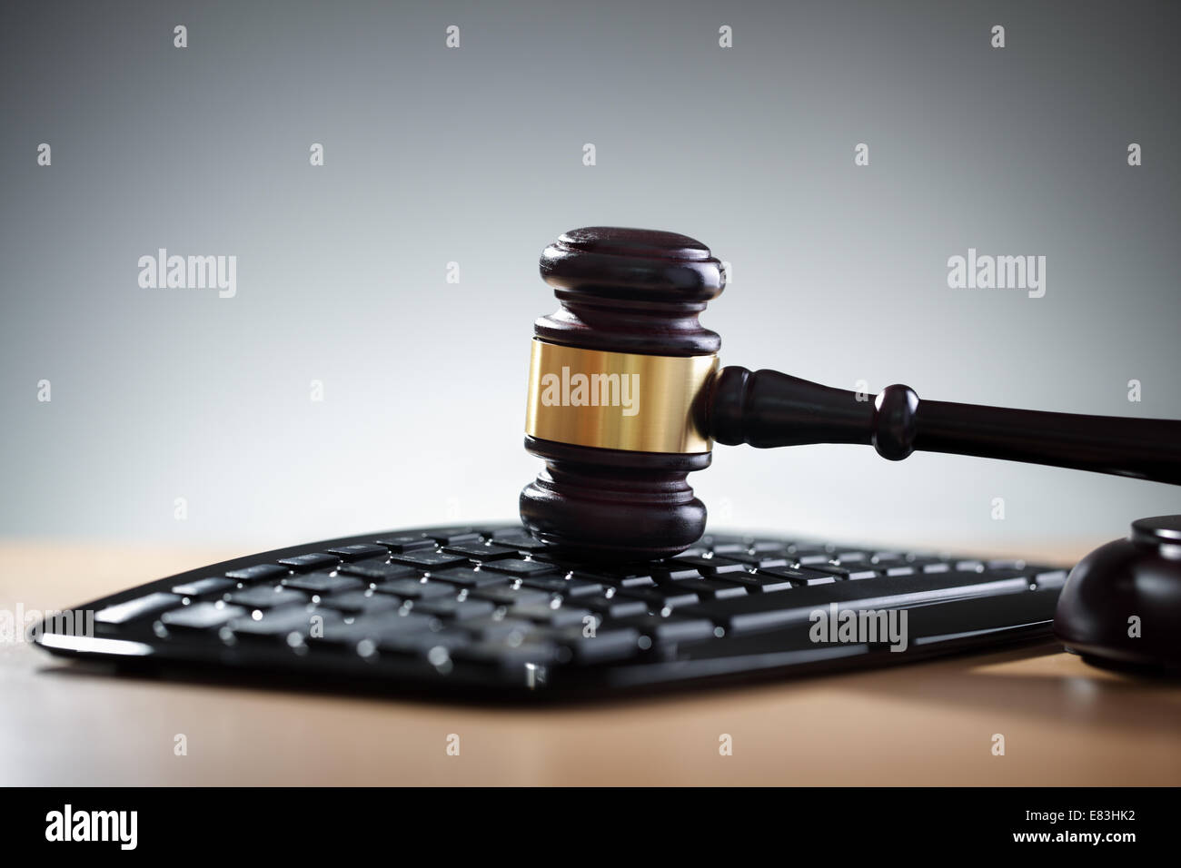 Giustizia martello e della tastiera del computer Foto Stock