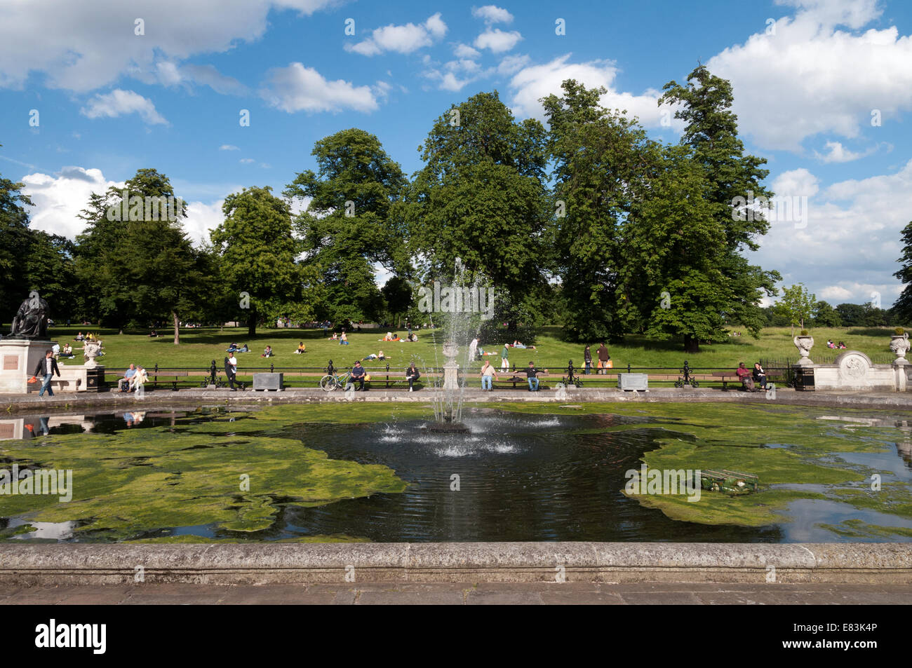 The Italian Gardens a Kensington Gardens, Londra, Inghilterra, Regno Unito Foto Stock
