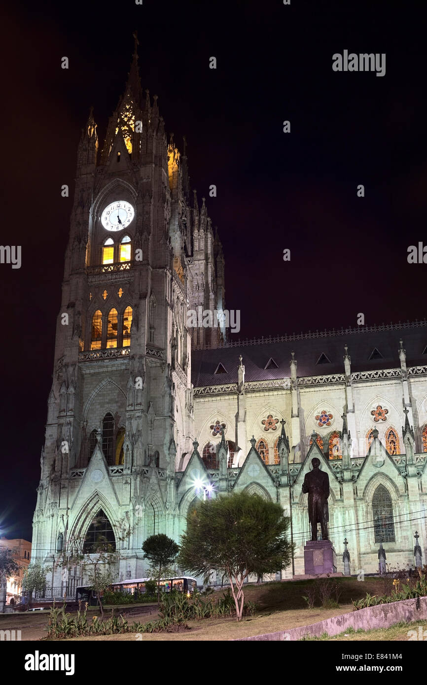 La Basilica del Voto Nacional (Basilica del Voto Nazionale) nel centro storico della città di Quito, Ecuador Foto Stock