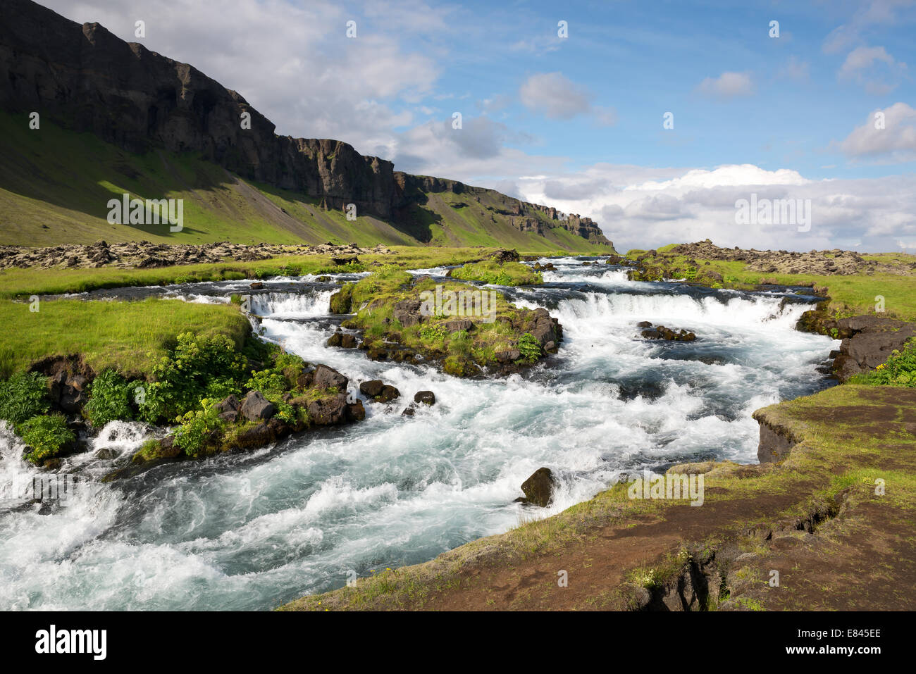 Bellissimo paesaggio, nel fiume selvaggio Islanda Foto Stock