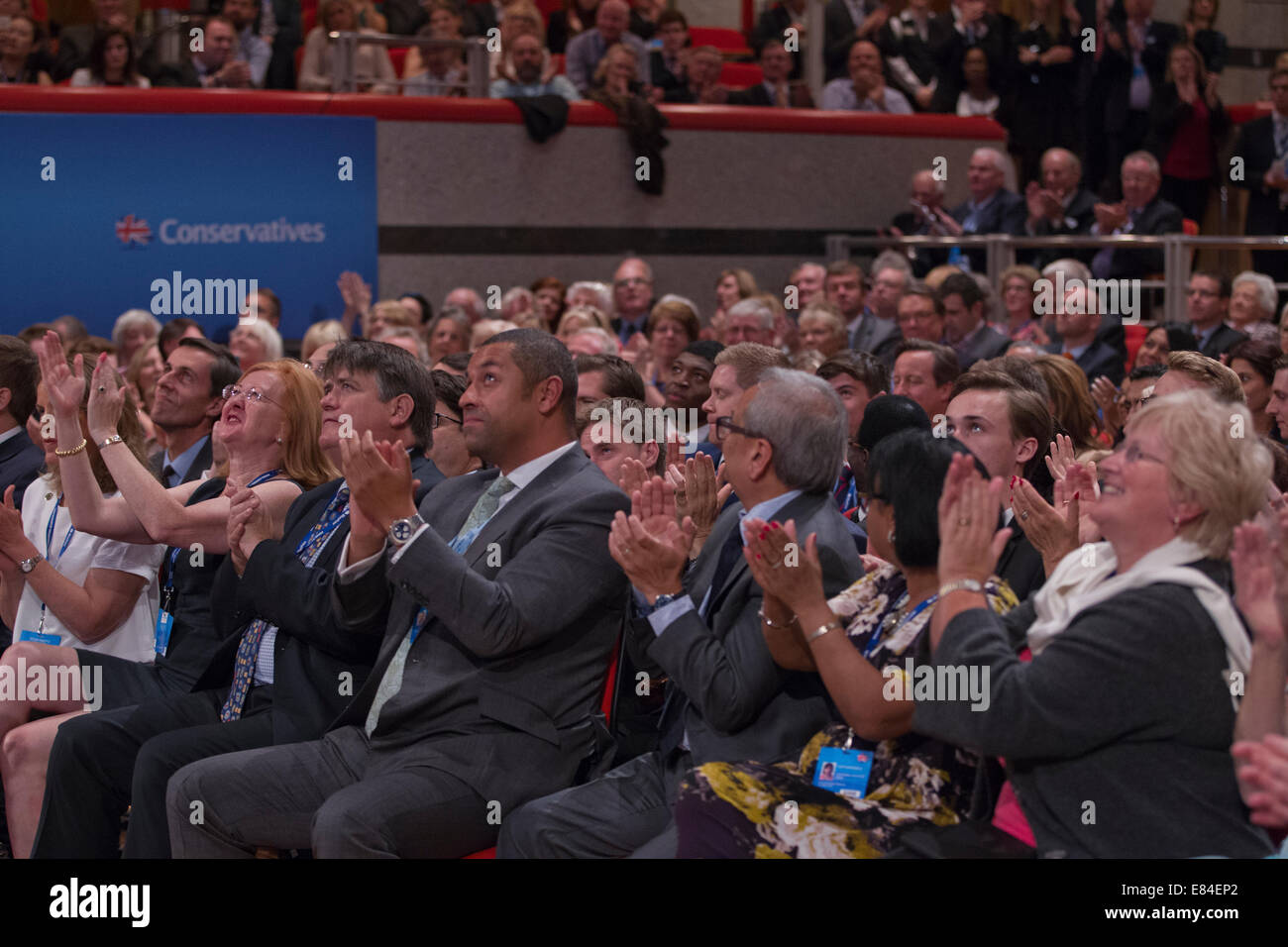 Birmingham, Regno Unito. 30 Settembre, 2014. Congresso del Partito conservatore, Birmingham, Regno Unito 30.09.2014 Foto mostra il pubblico applaude mentre Boris Johnson, il sindaco di Londra parla al congresso del Partito Conservatore di Birmingham, UK Credit: Clickpics/Alamy Live News Foto Stock