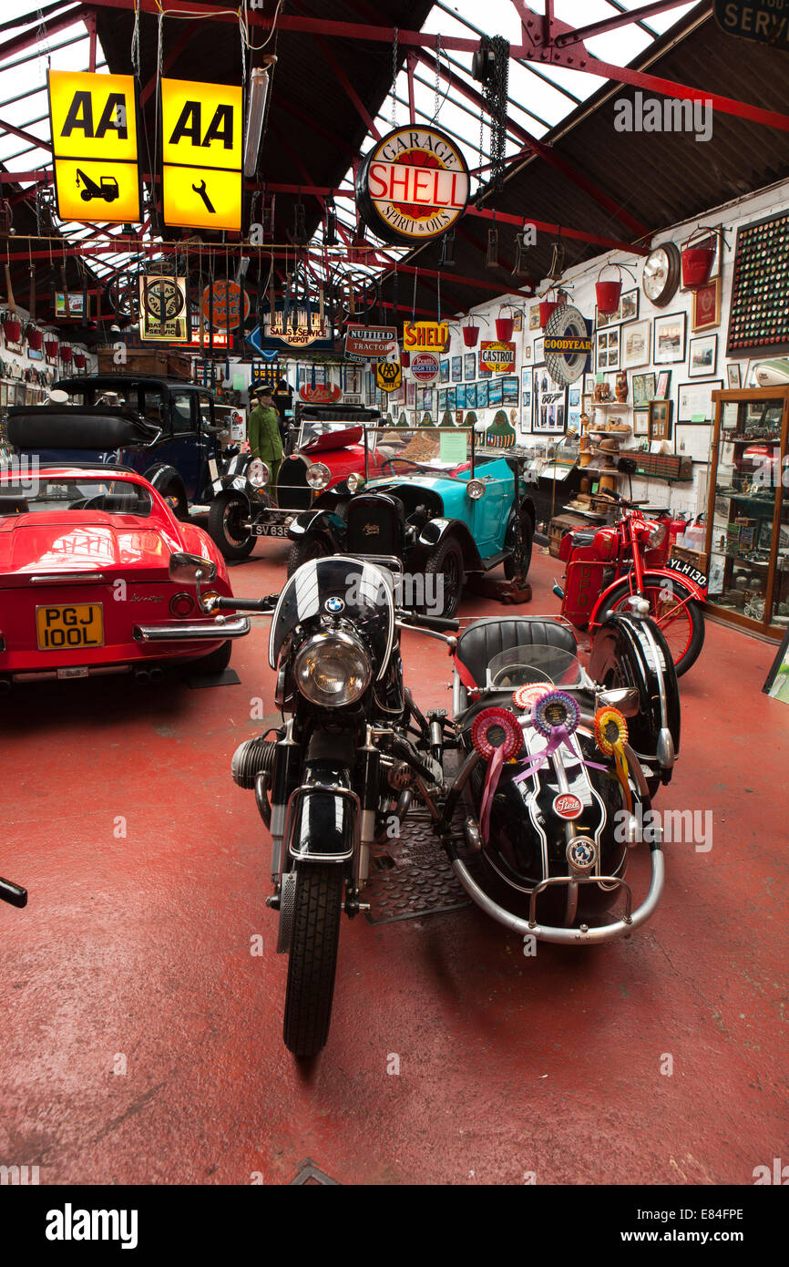 Regno Unito, Inghilterra, Somerset, Porlock, Exmoor Classic Cars museum interior BMW Moto con sidecar Steil Foto Stock