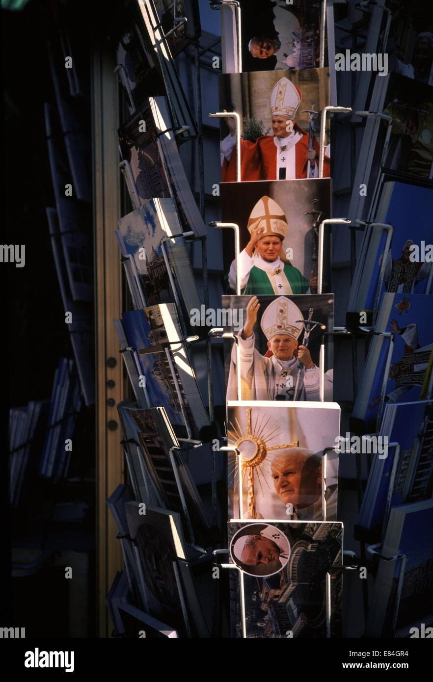 Cartoline di Papa Giovanni Paolo II per la vendita a Roma Italia Foto Stock
