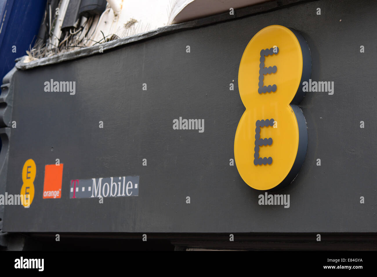 EE phone shop segno su UK high street, vendita di Orange e T-Mobile rete telefoni. Foto Stock