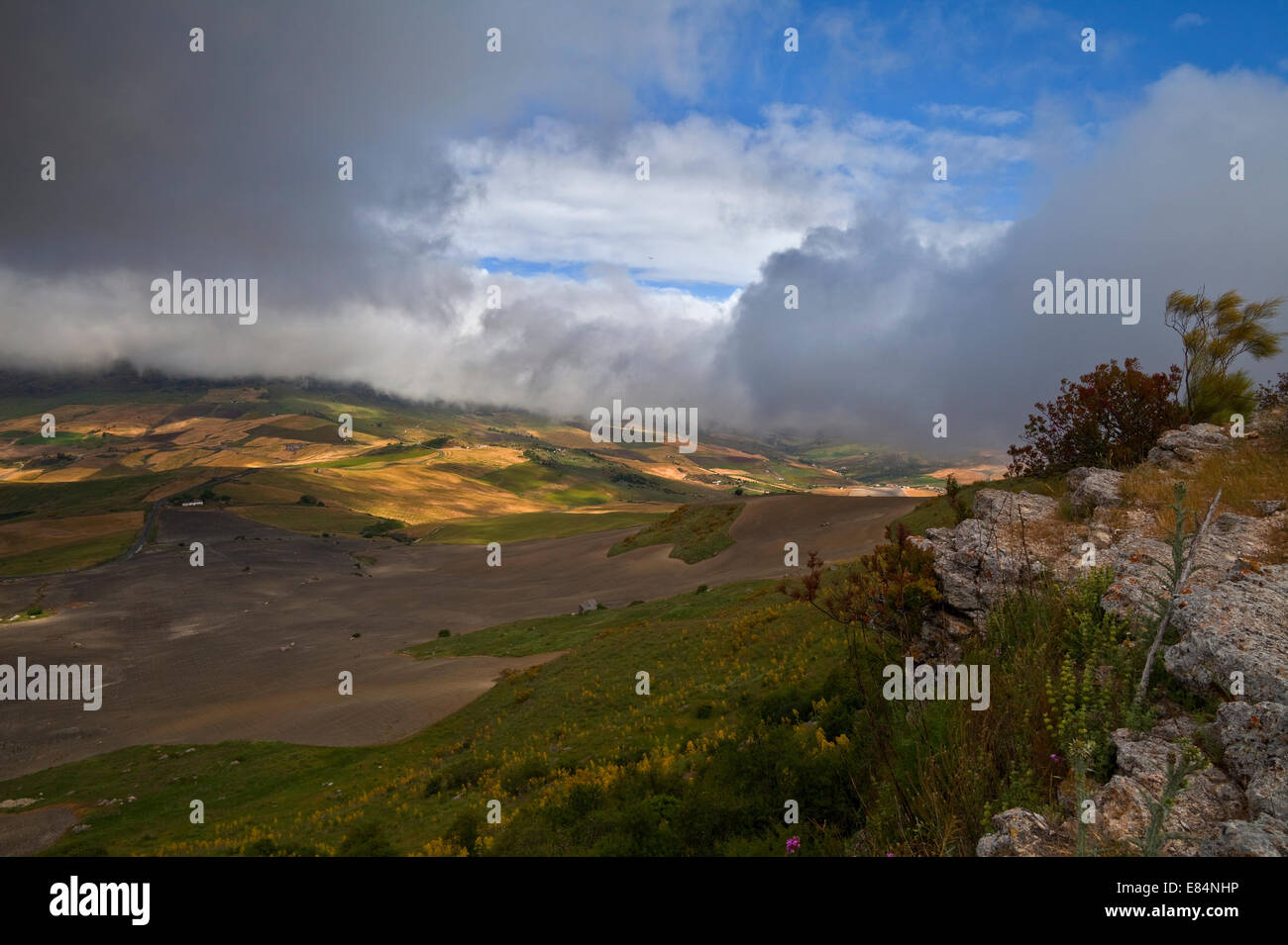 Il paesaggio nei pressi delle rovine romane di Acinipo, vicino a Ronda in provincia di Malaga, Spagna Foto Stock
