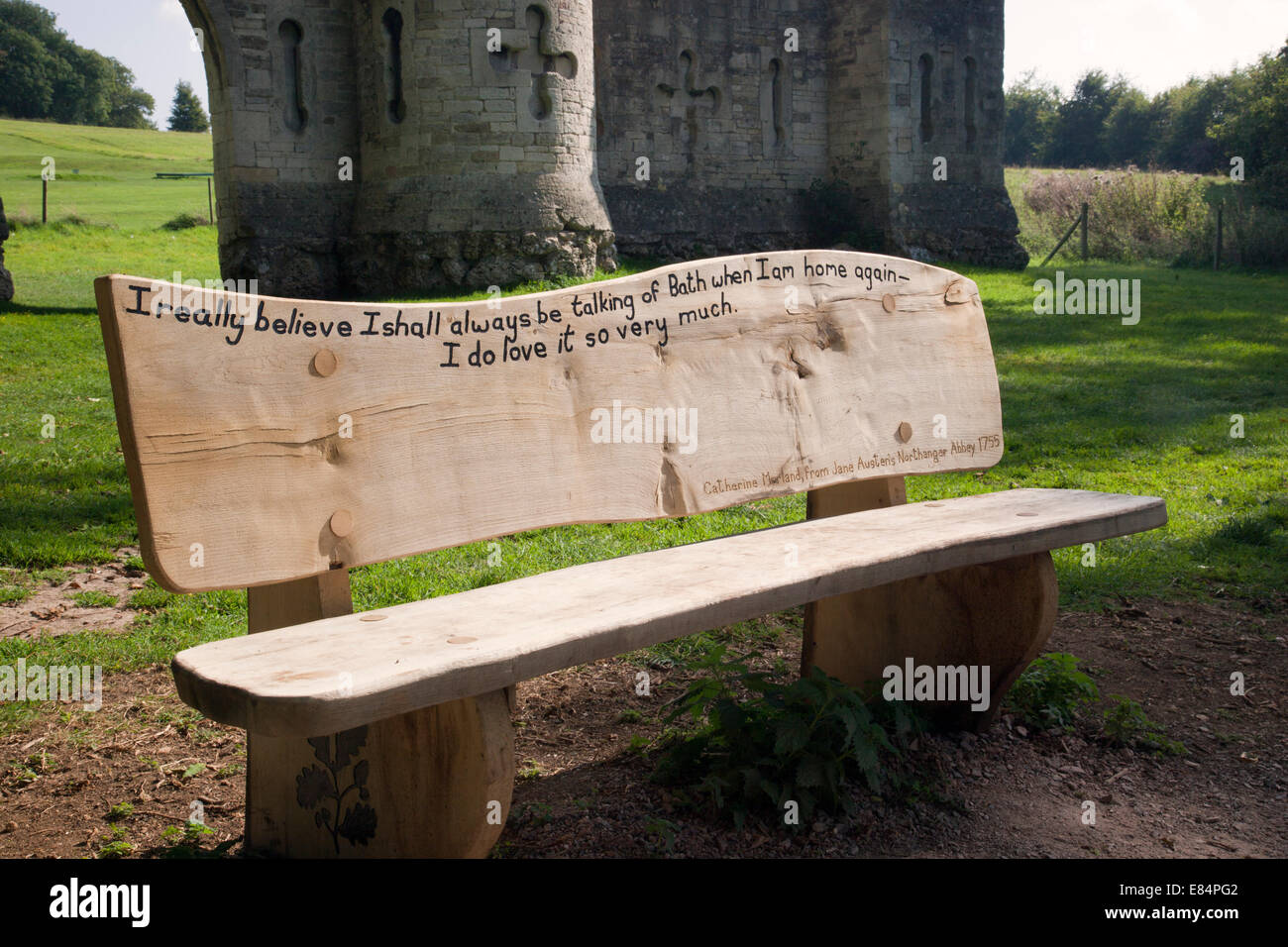 Panchina con citazione da Jane Austen's Northanger Abbey 1755, Sham Castle, Bath, Inghilterra, Regno Unito Foto Stock