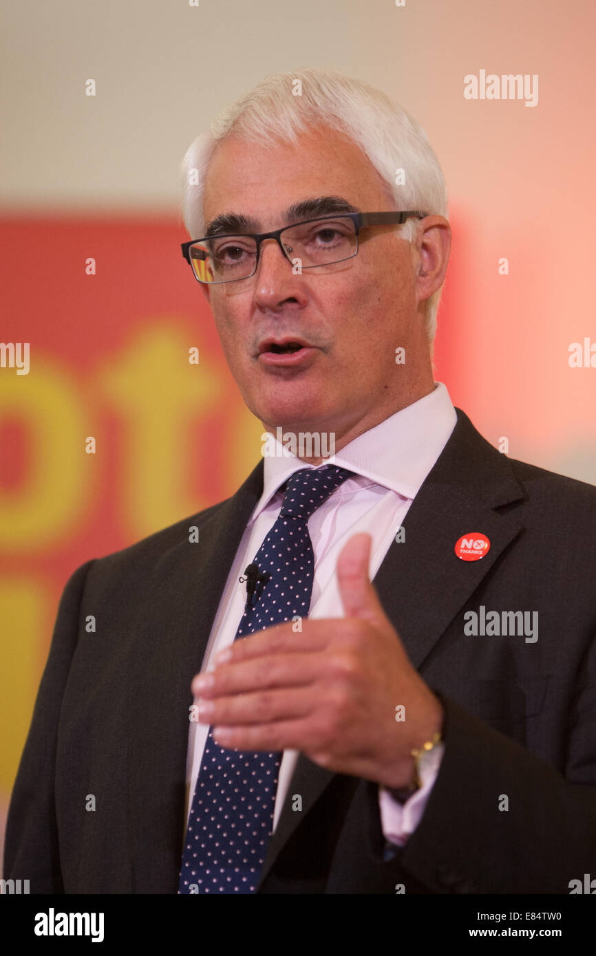 Insieme è meglio pro-europea leader di campagna Alistair Darling parla a un evento, in Clydebank, Glasgow, Scozia. Foto Stock