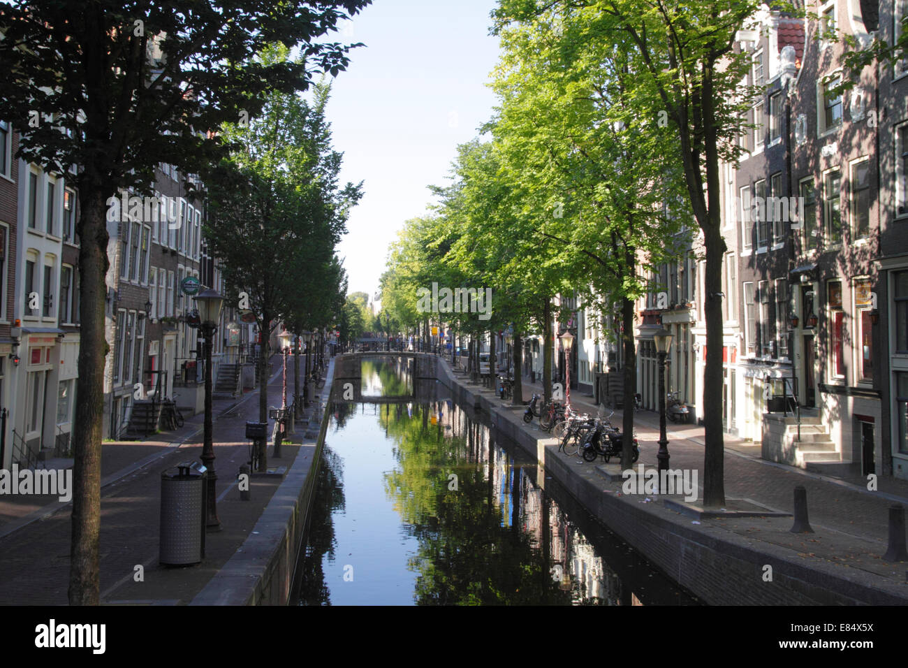 Oudezijds Achterburgwal Canal Amsterdam Olanda Foto Stock