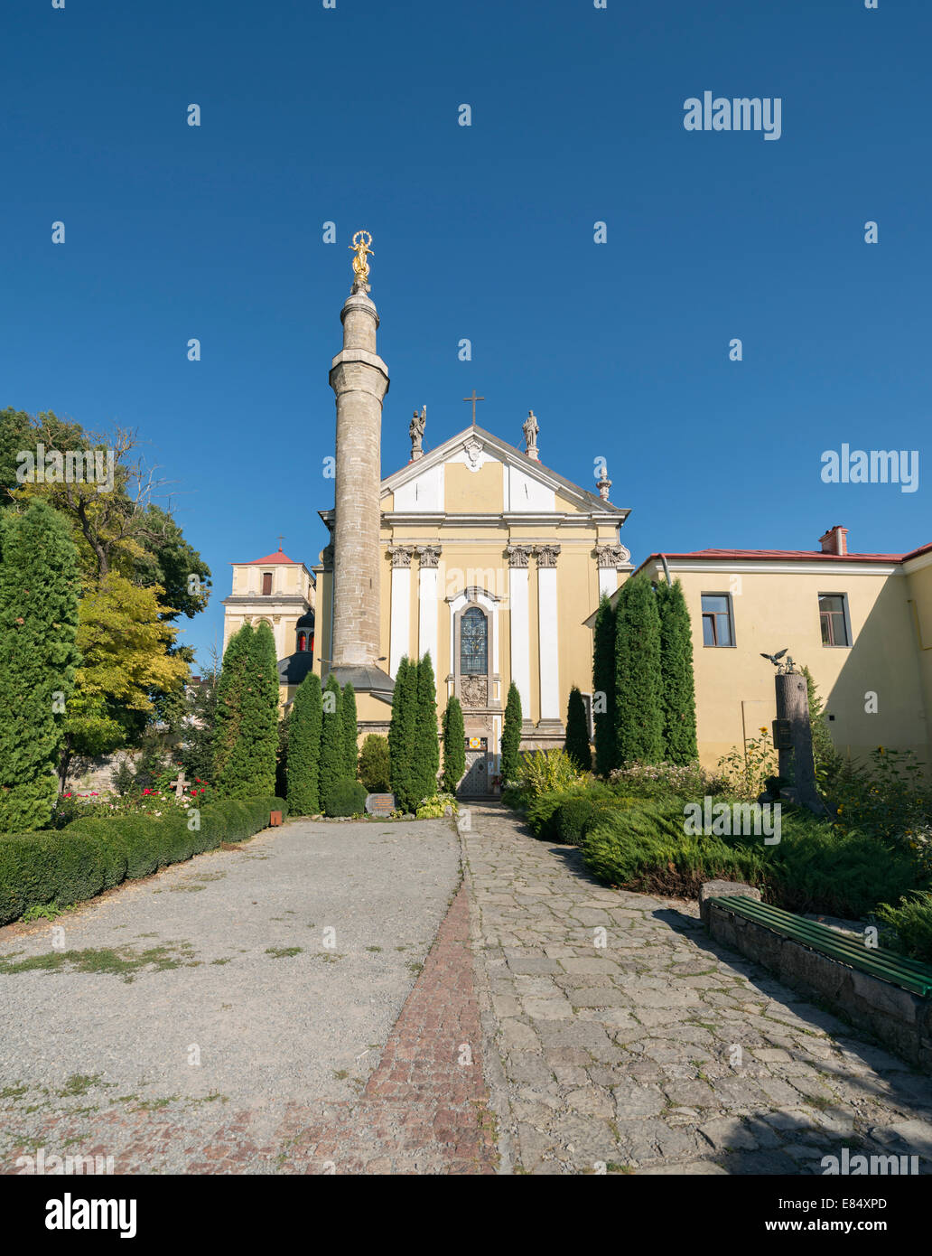 Cattedrale dei Santi Pietro e Paolo in Kamyanets-Podilsky (16-18 sec.). Ex minareto con la Vergine Maria in crescent Foto Stock
