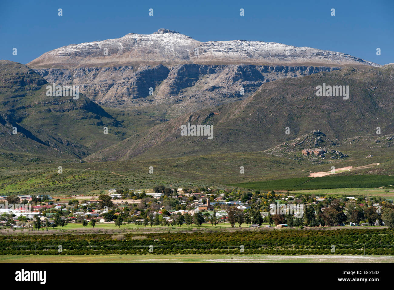 La città di Citrusdal ai piedi delle montagne Cederberg in Sud Africa la provincia del Capo occidentale. Foto Stock