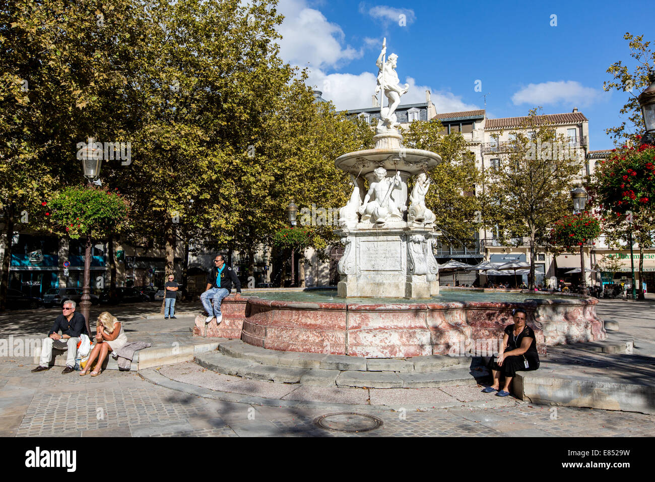 Fontana del Nettuno Place Carnot Carcassonne Aude, Languedoc-Roussillon, Francia Foto Stock