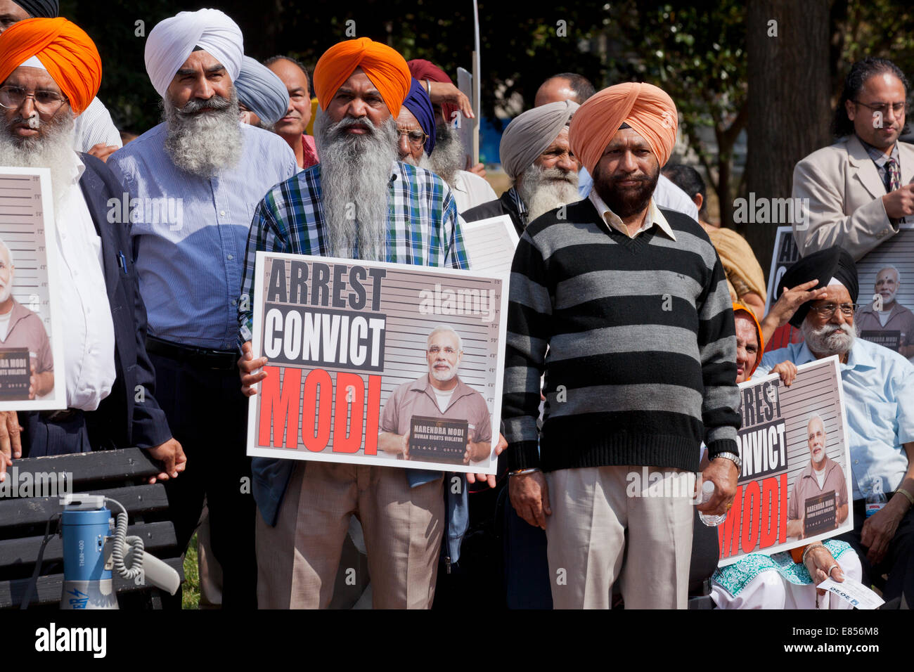 Il 3 ottobre 2014, Washington DC USA: centinaia di Sikh protesta per i diritti umani delle minoranze in India Foto Stock