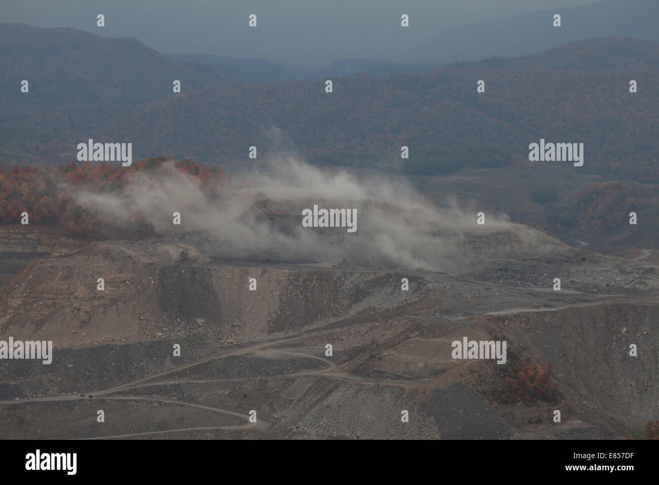 Le miniere di carbone di esplosione controllata scavate sulla cima, Appalachia, Saggio County, Virginia, Stati Uniti d'America Foto Stock