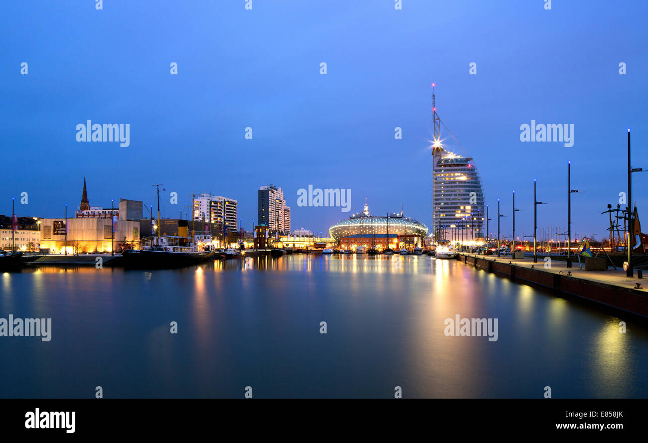 Mediterraneo centro shopping, Atlantic Hotel Sail City, Klimahaus Bremerhaven, centro di Columbus, Havenwelten, Neuer Hafen Foto Stock