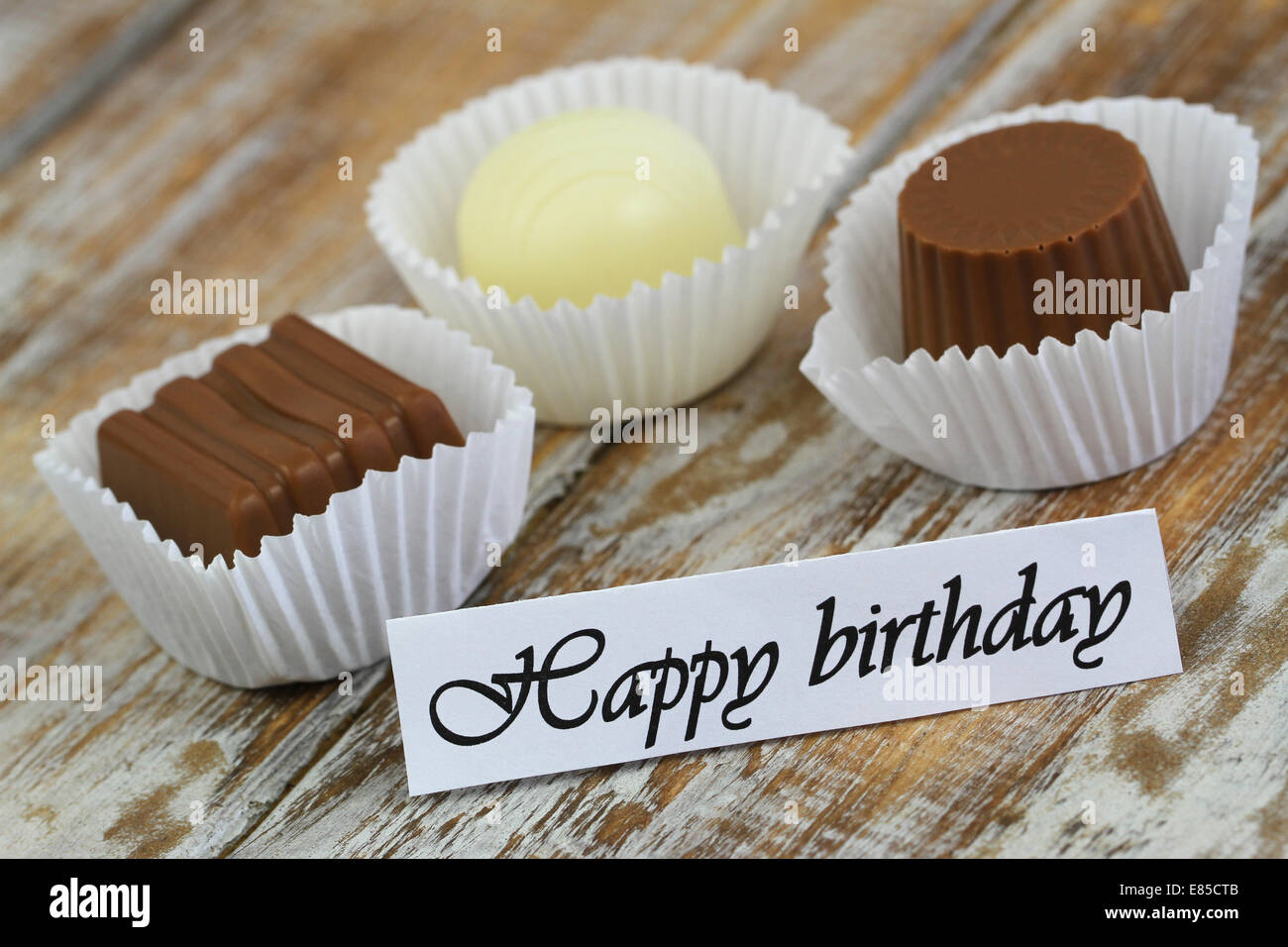 Buon compleanno card con cioccolatini assortiti Foto Stock