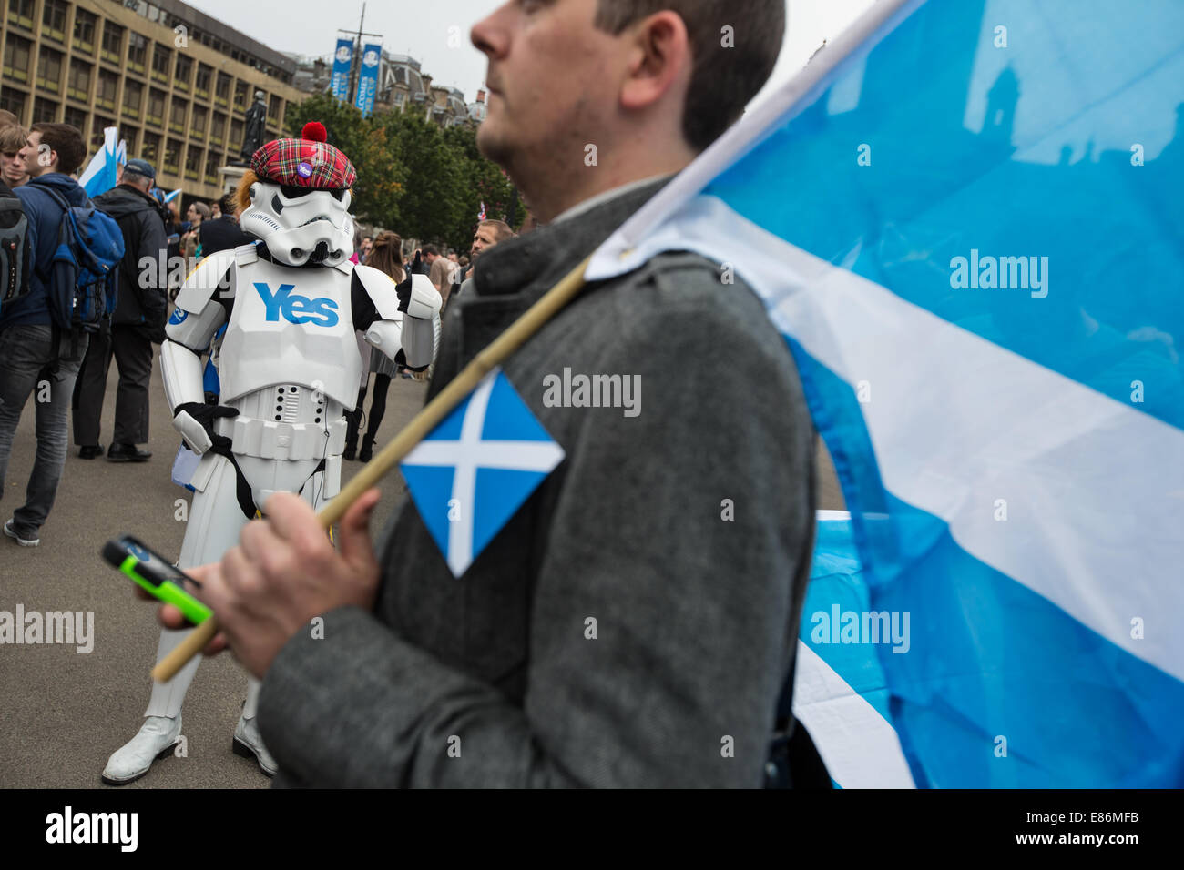 Indipendenza Pro-Scottish sì sostenitori in George Square nella settimana della Scottish referendum di indipendenza, Glasgow, Scotla Foto Stock