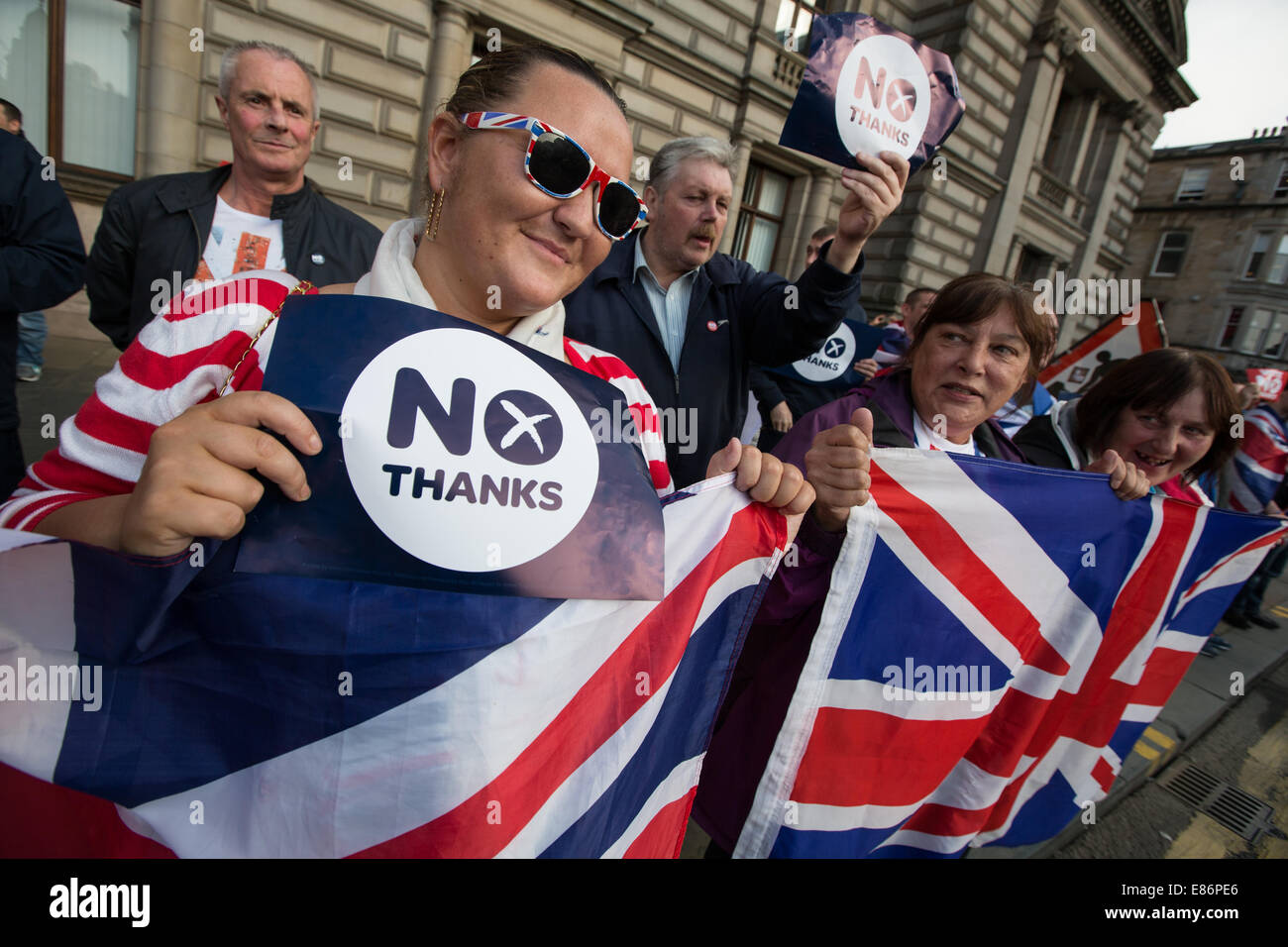 Pro-europea sostenitori, in George Square il giorno prima la Scottish referendum di indipendenza, Glasgow, Scozia. 17sett2014. Foto Stock
