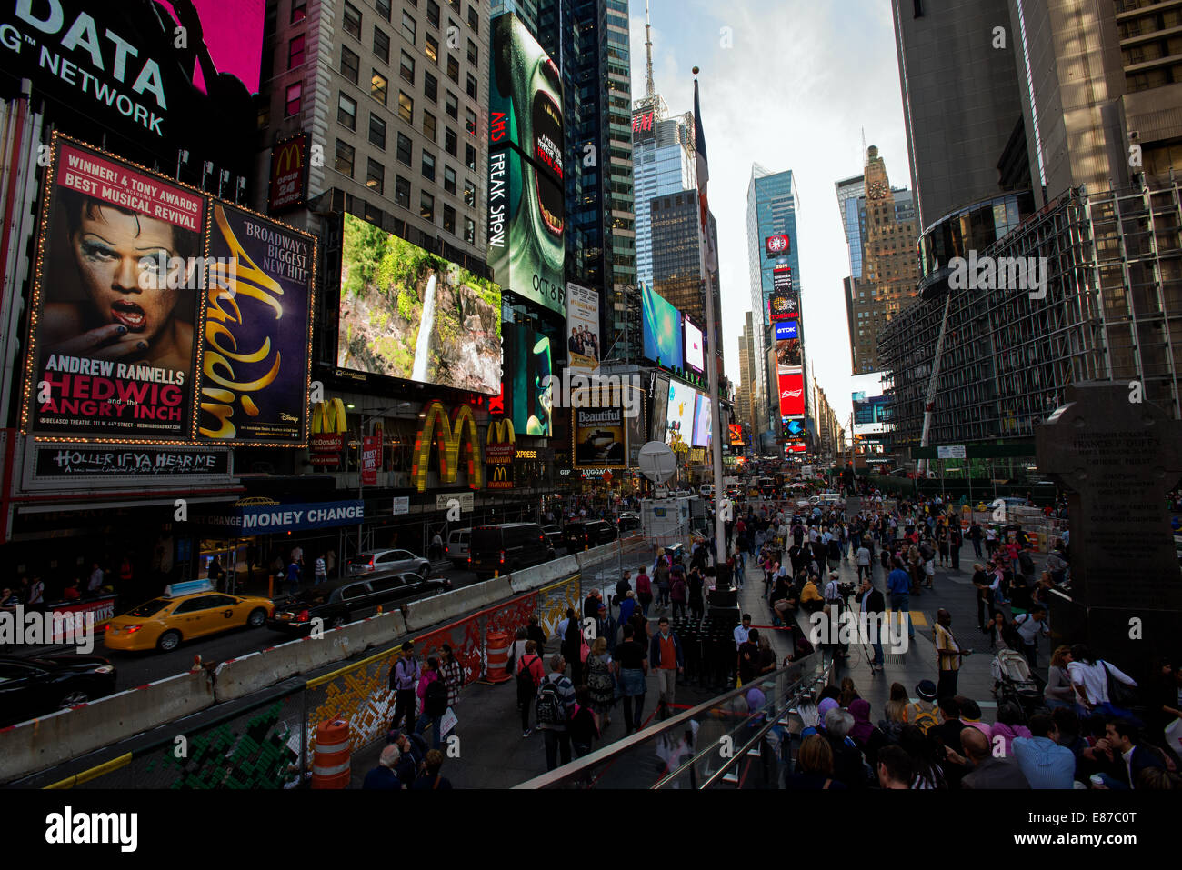 Times Square scena di strada di New York STATI UNITI D'AMERICA Foto Stock