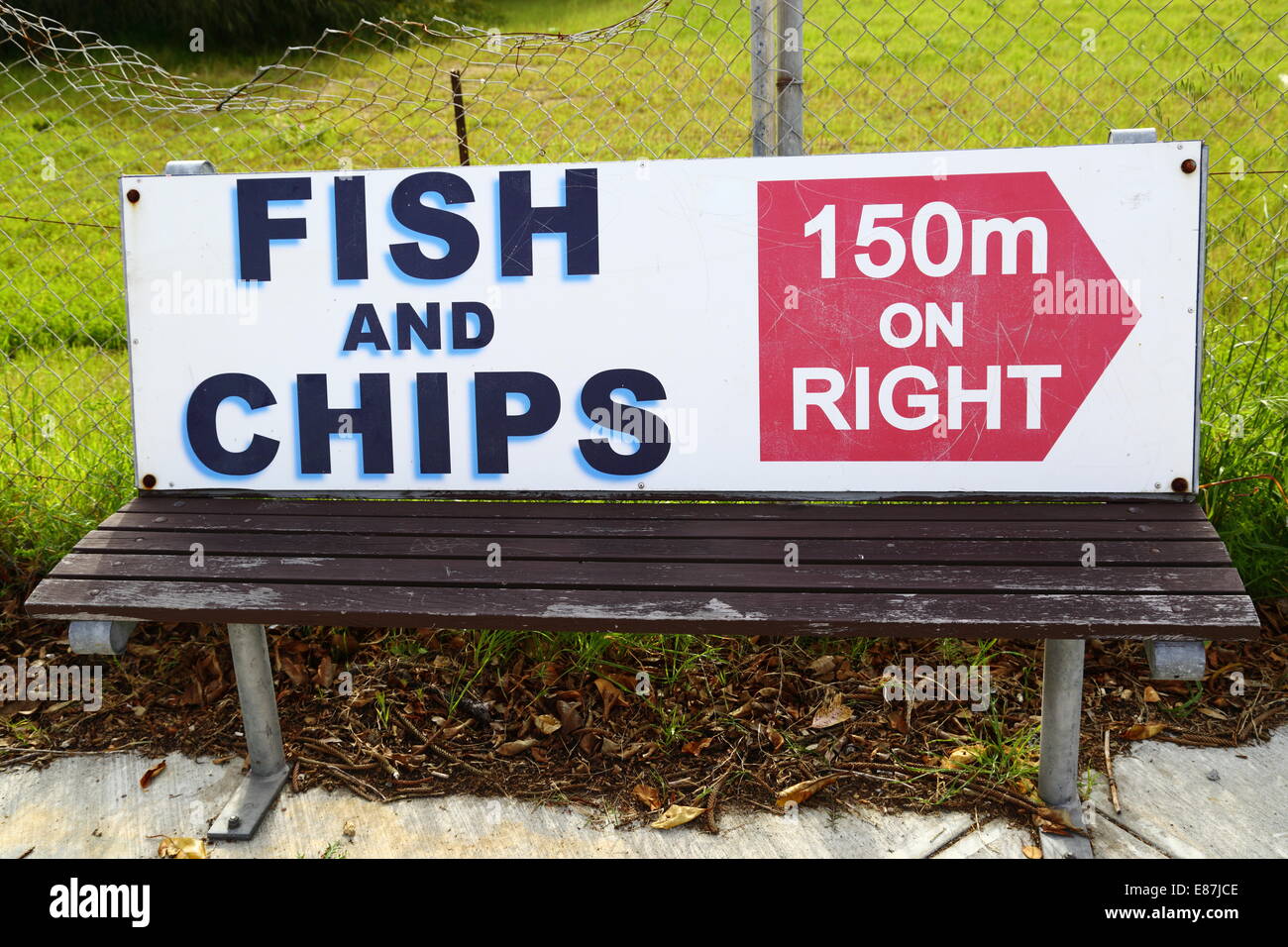 Pesce e patatine segno sulla panchina di Fremantle, Western Australia. Foto Stock
