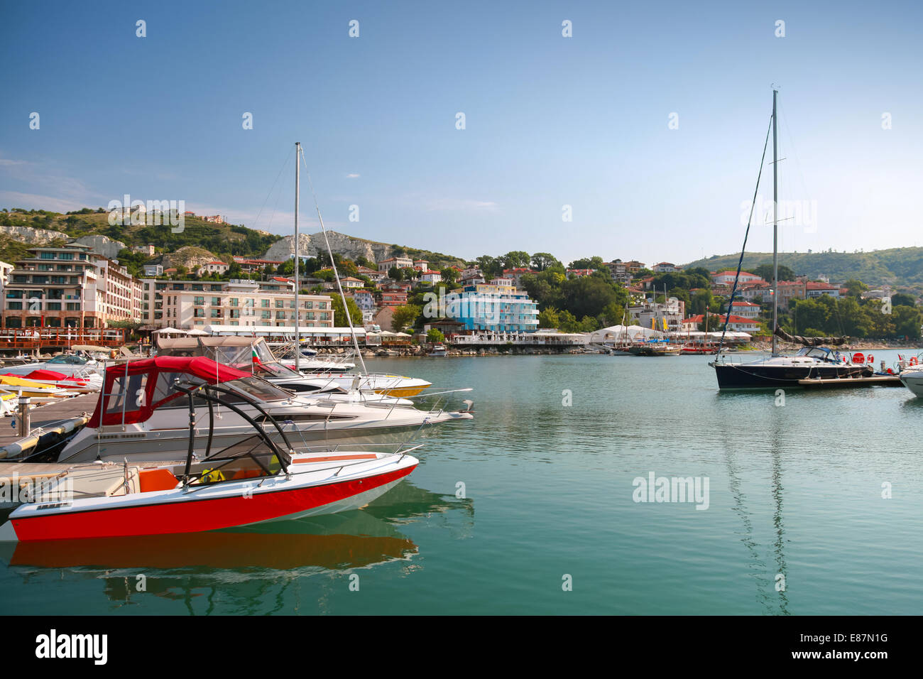 Yacht e imbarcazioni da diporto sono ormeggiati a Marina di Balchik, Bulgaria Foto Stock