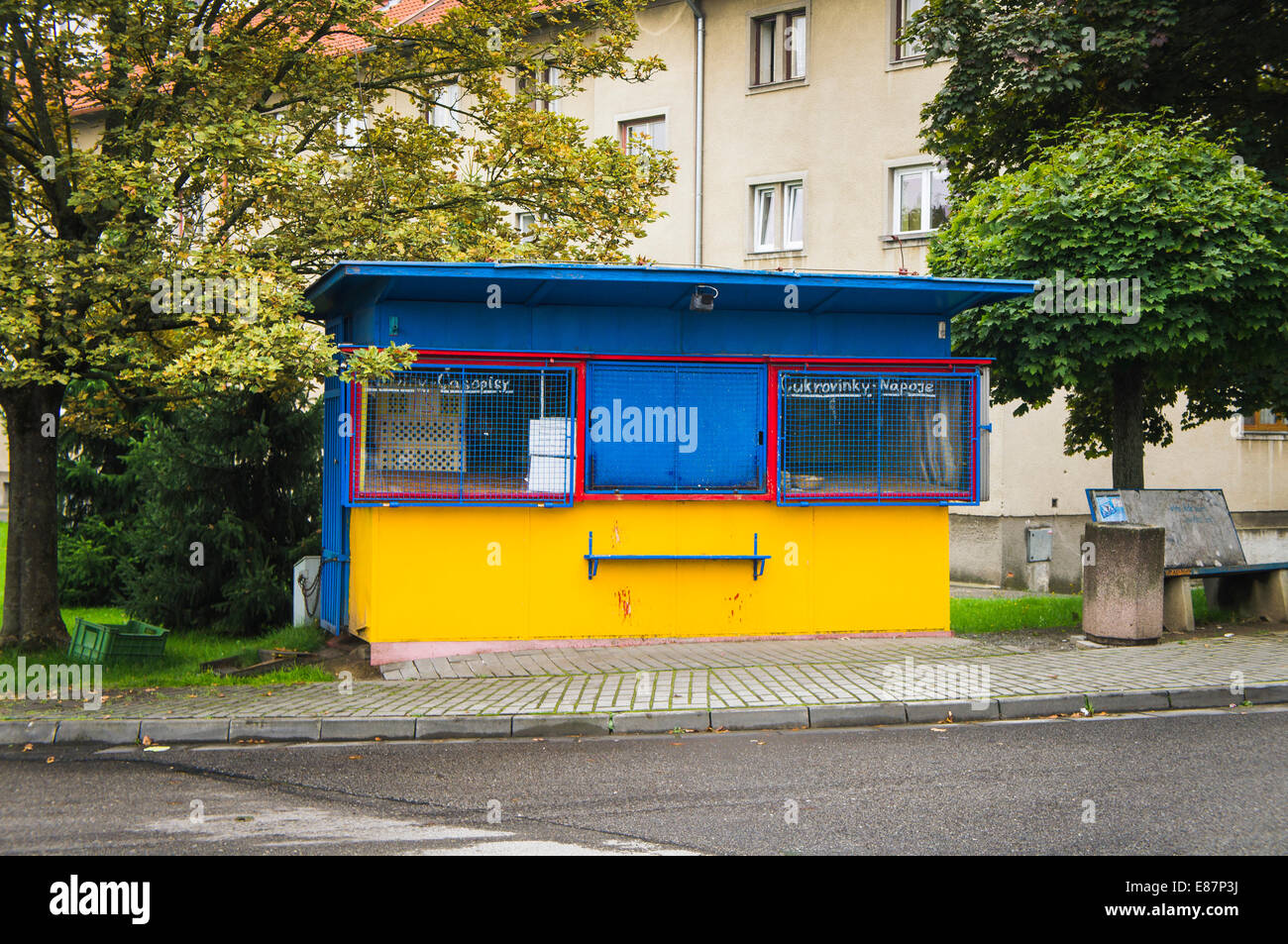 Chiuso news-stand in Trhove Sviny, Novohradske montagne nella regione della Boemia del Sud, Repubblica Ceca, vicino al confine Czech-Austrian su Settembre 11, 2014. (CTK foto/Libor Sojka) Foto Stock