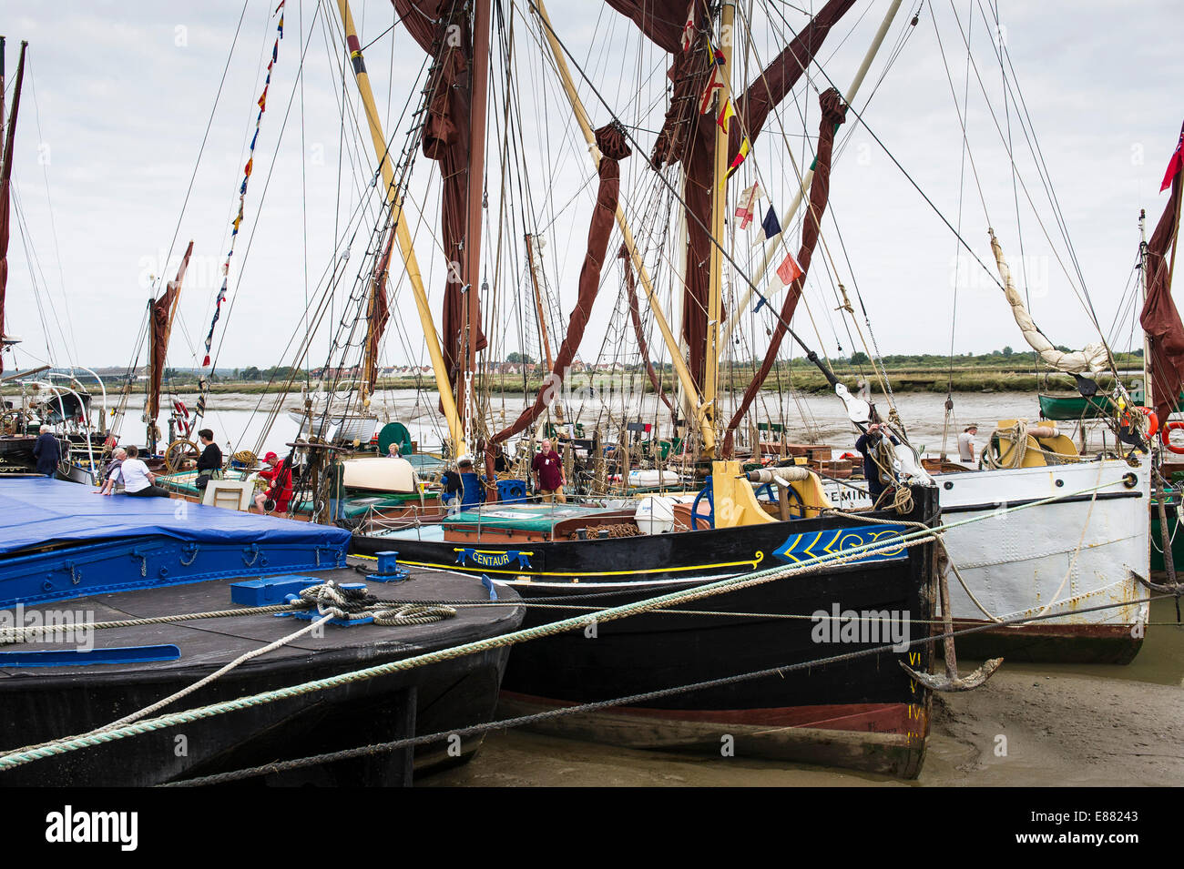 Chiatte a vela legata a Hythe Quay a Maldon sul fiume Blackwater in Essex. Foto Stock