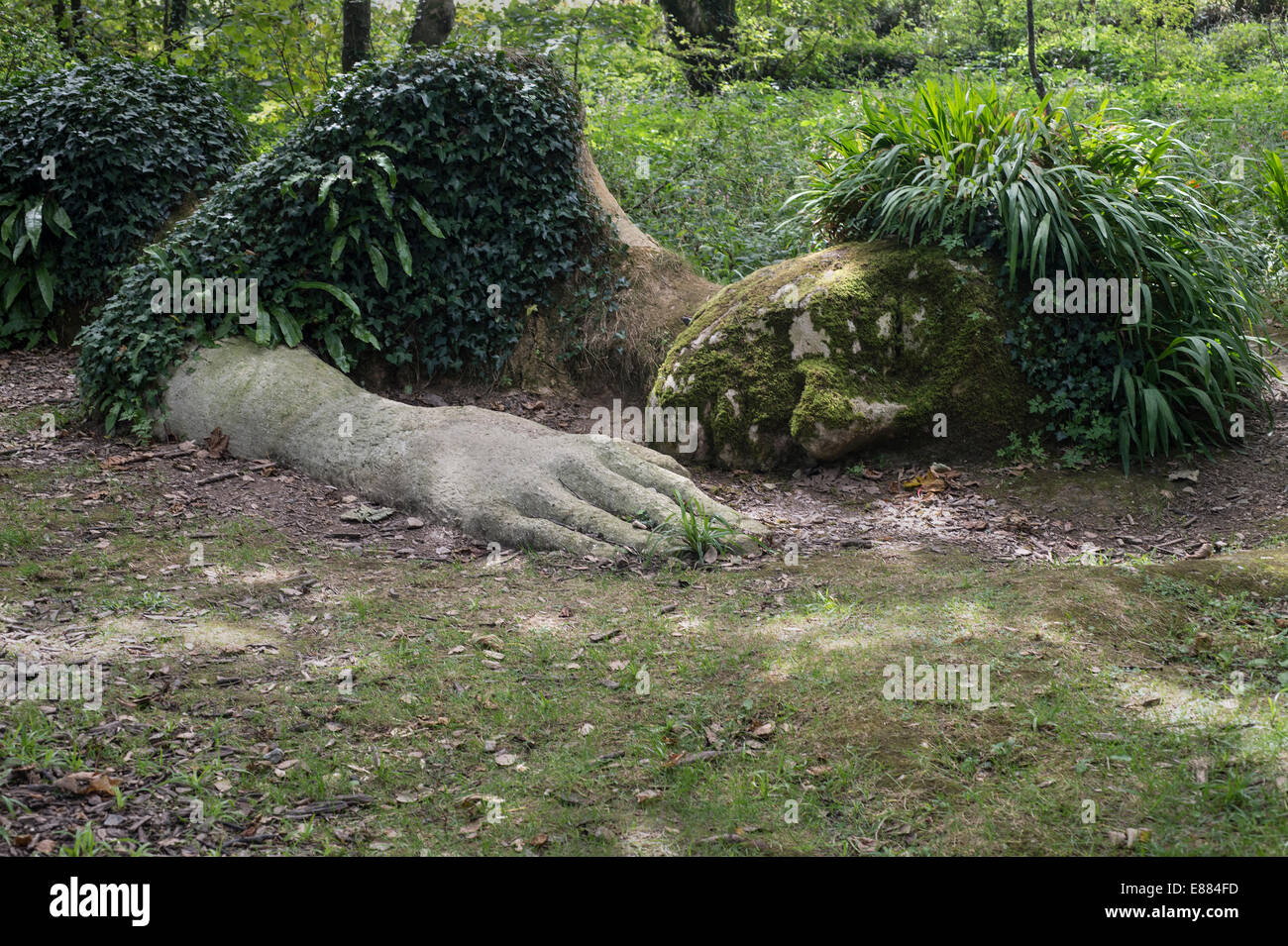 Il fango di pelo cameriera era creato da artisti locali di Sue Hill e suo fratello Pete.Il Lost Gardens of Heligan Cornwall Regno Unito Europa Foto Stock