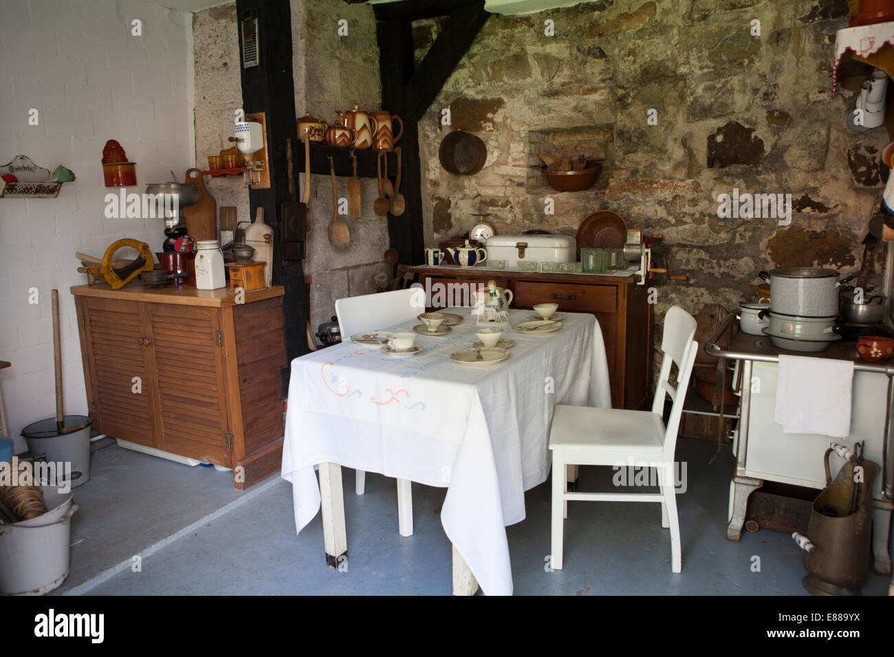 Museo, antica cucina cortile interno del castello rovina, Coppenbrügge, Bassa Sassonia, Germania, Europa Foto Stock