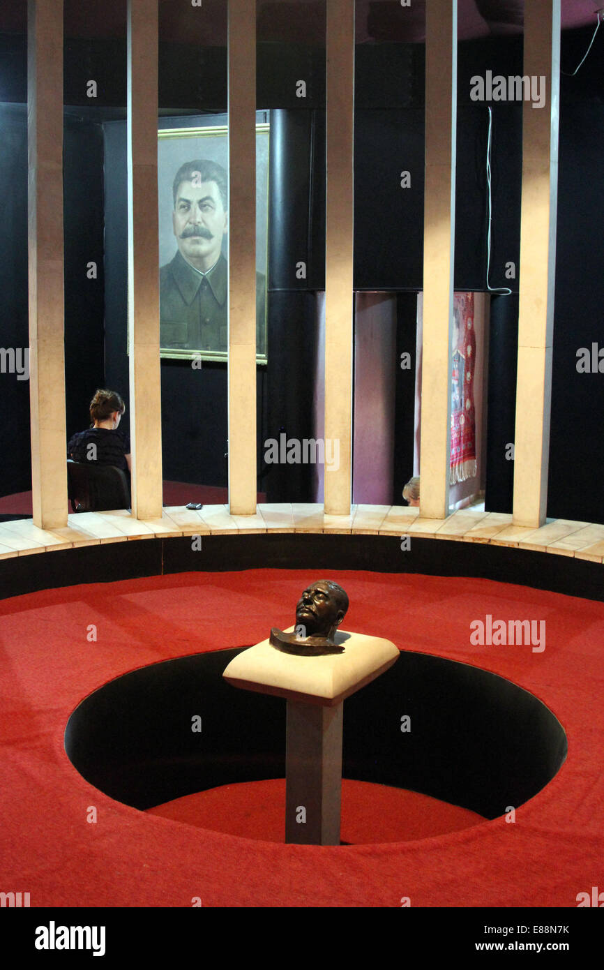 La morte di Stalin maschera, sul display nel Museo di Stalin a Gori, Georgia, sabato 13 settembre 2014. Foto Stock