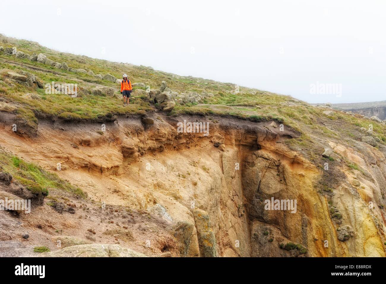 Meteo erosione su un Lands End cliff Cornwall Inghilterra Regno Unito Foto Stock