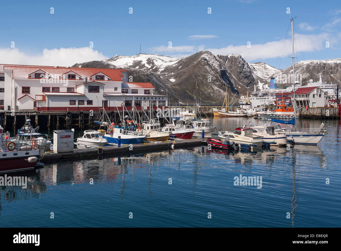 Brygge, Honningsvag, Finnmark, Norvegia, Scandinavia, Europa Foto Stock