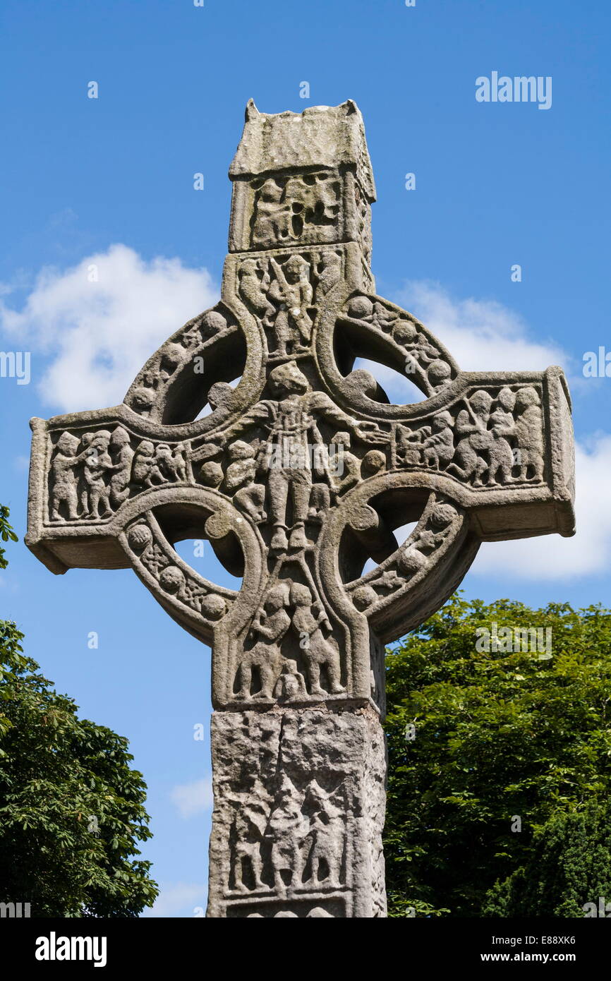 Croce Ovest, Monasterboice, nella contea di Louth, Repubblica di Irlanda, Europa Foto Stock