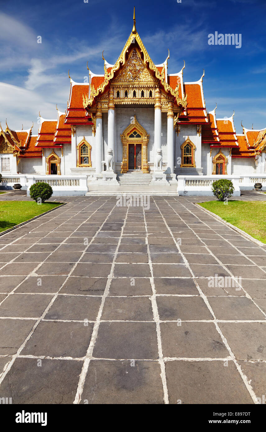 Architettura tradizionale thailandese, Wat Benjamaborphit o tempio in marmo, Bangkok Foto Stock