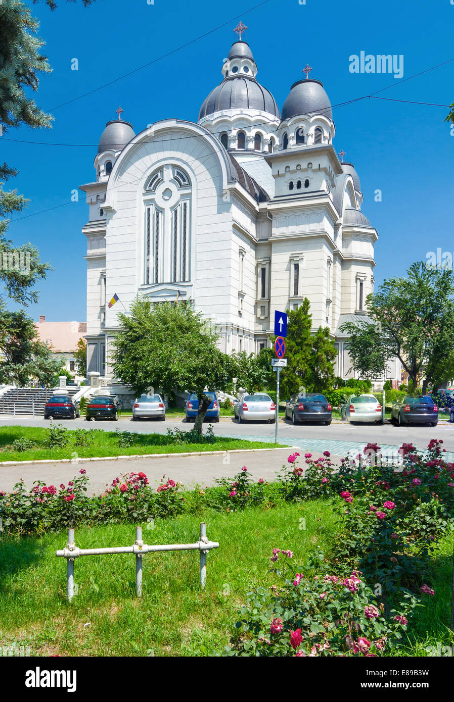 Targu Mures centro città con ortodossa nella Piazza delle Rose. Foto Stock