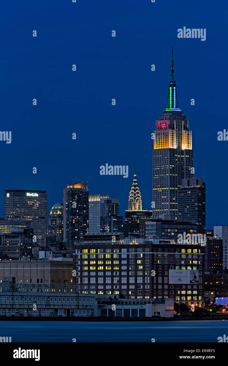 L'Empire State, Chrysler e Met Life Building durante il magico blu ora. Foto Stock