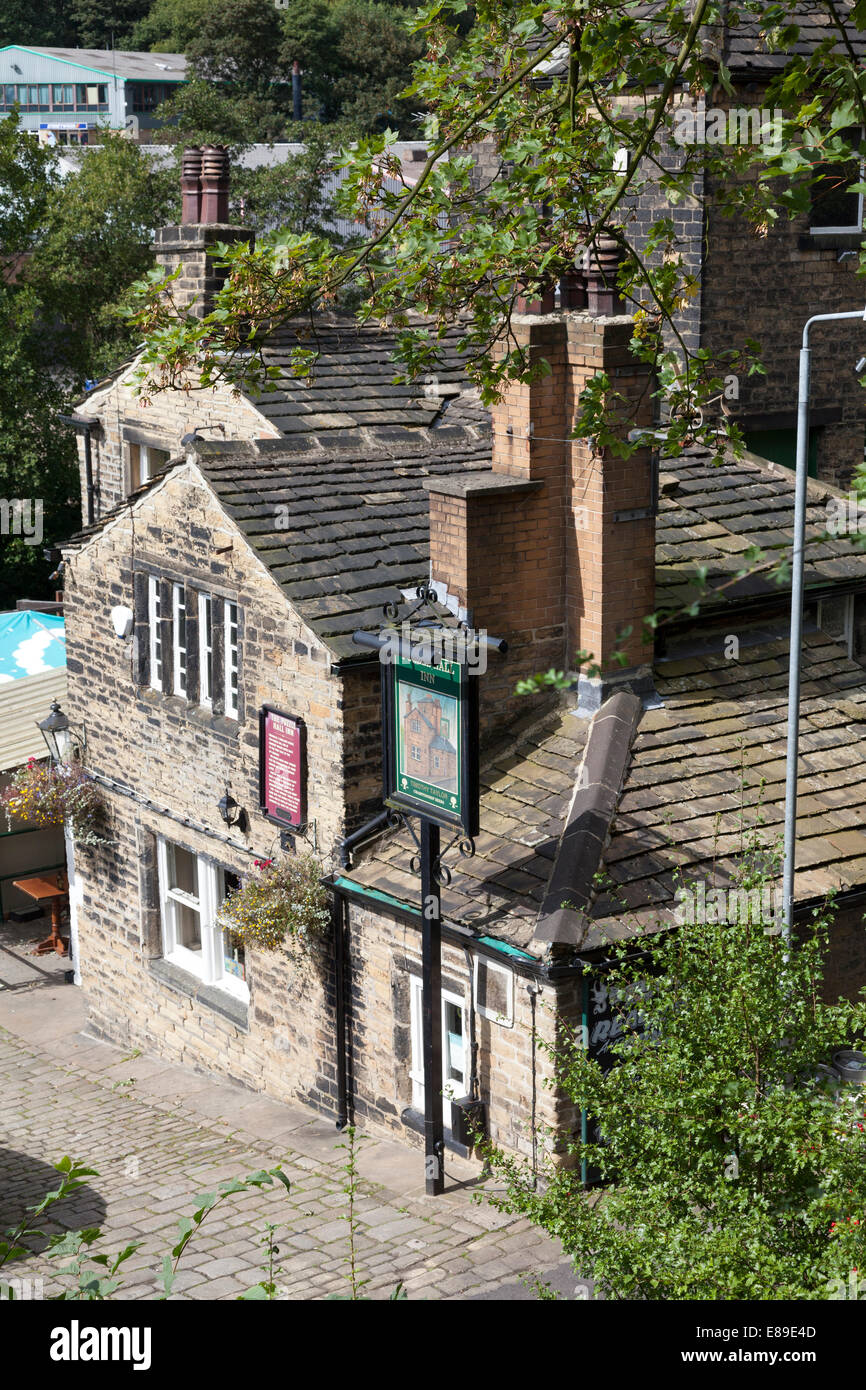 Il Puzzle Hall Inn, Sowerby Bridge, West Yorkshire Foto Stock